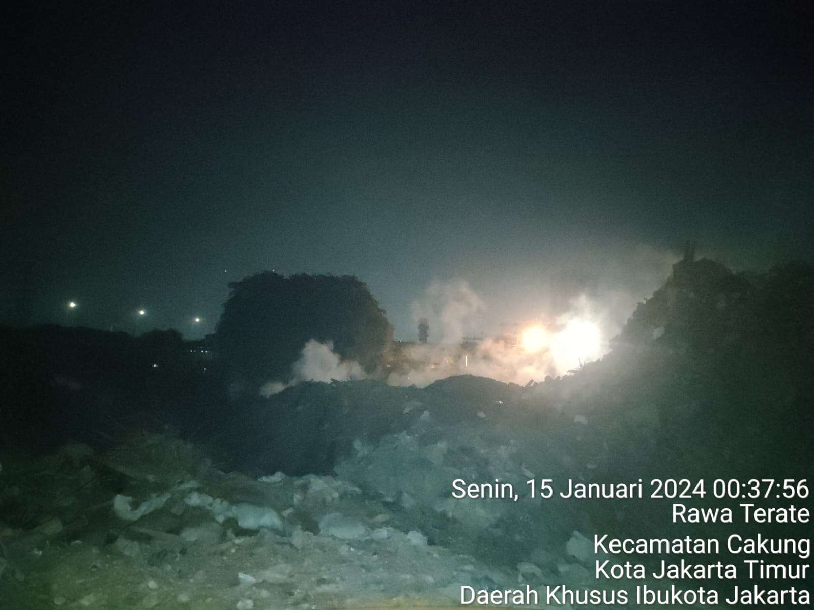 Penanggulangan Kebakaran Pada Tumpukan Sampah. 13