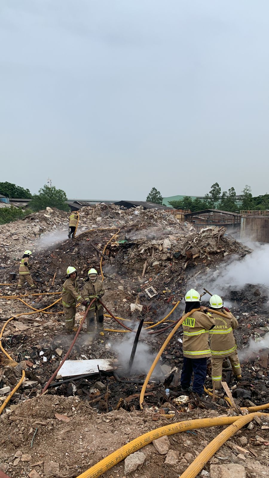 Penanggulangan Kebakaran Pada Tumpukan Sampah. 14
