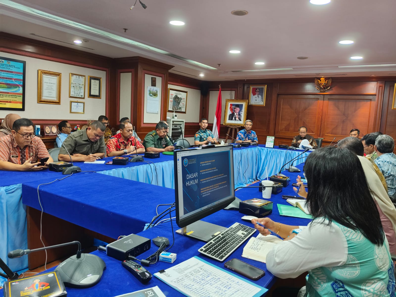 RAPAT KOORDINASI PERSIAPAN BAKTI SOSIAL DALAM RANGKA PENANGANAN KAWASAN RAWAN NARKOBA DI KAMPUNG MUARA BAHARI KELURAHAN TANJUNG PRIOK 5