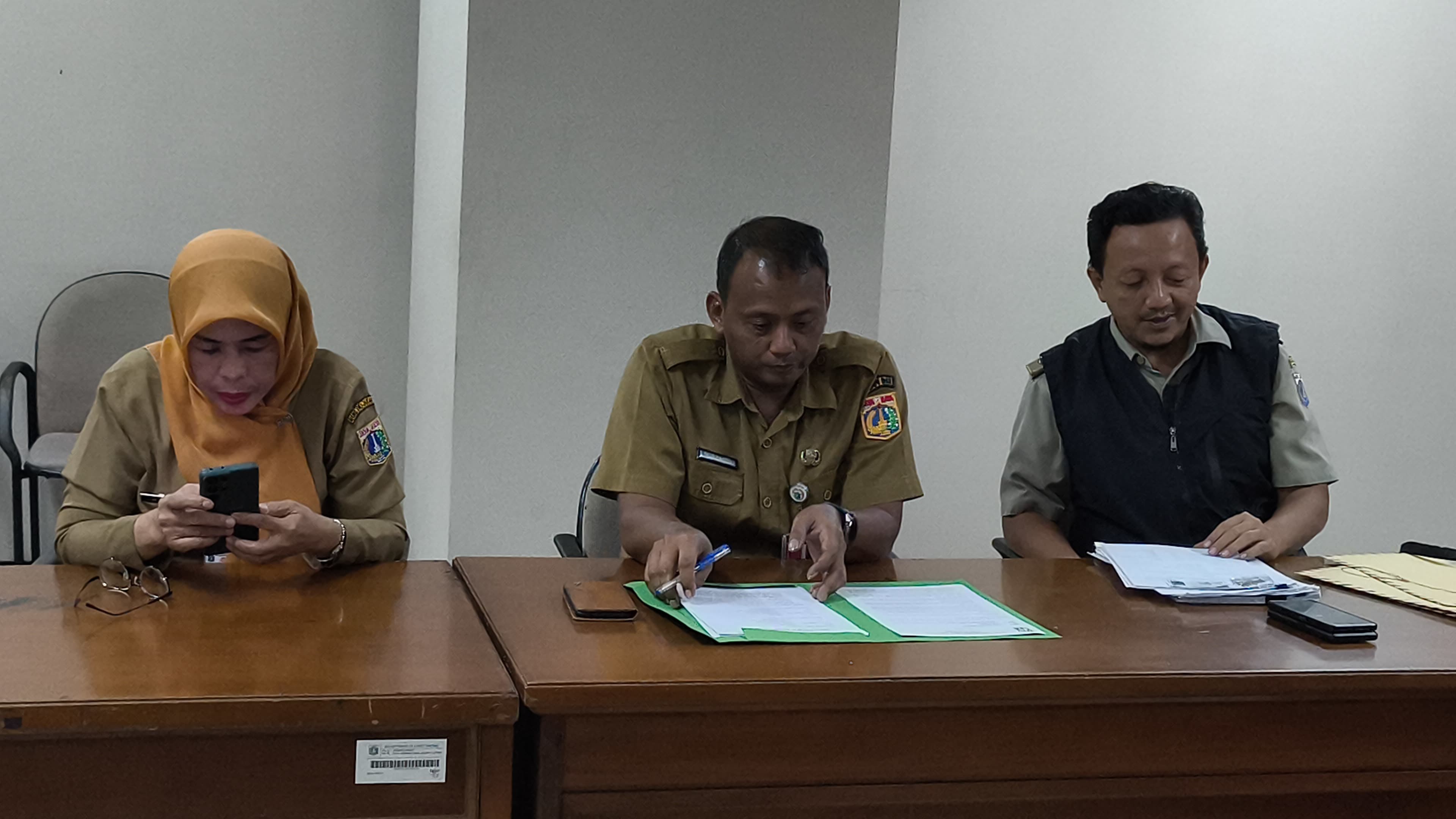 RAPAT KOORDINASI MENERIMA ADUAN MASYARAKAT TENTANG PEMILIHAN RW.16 KELURAHAN PENJARINGAN 4