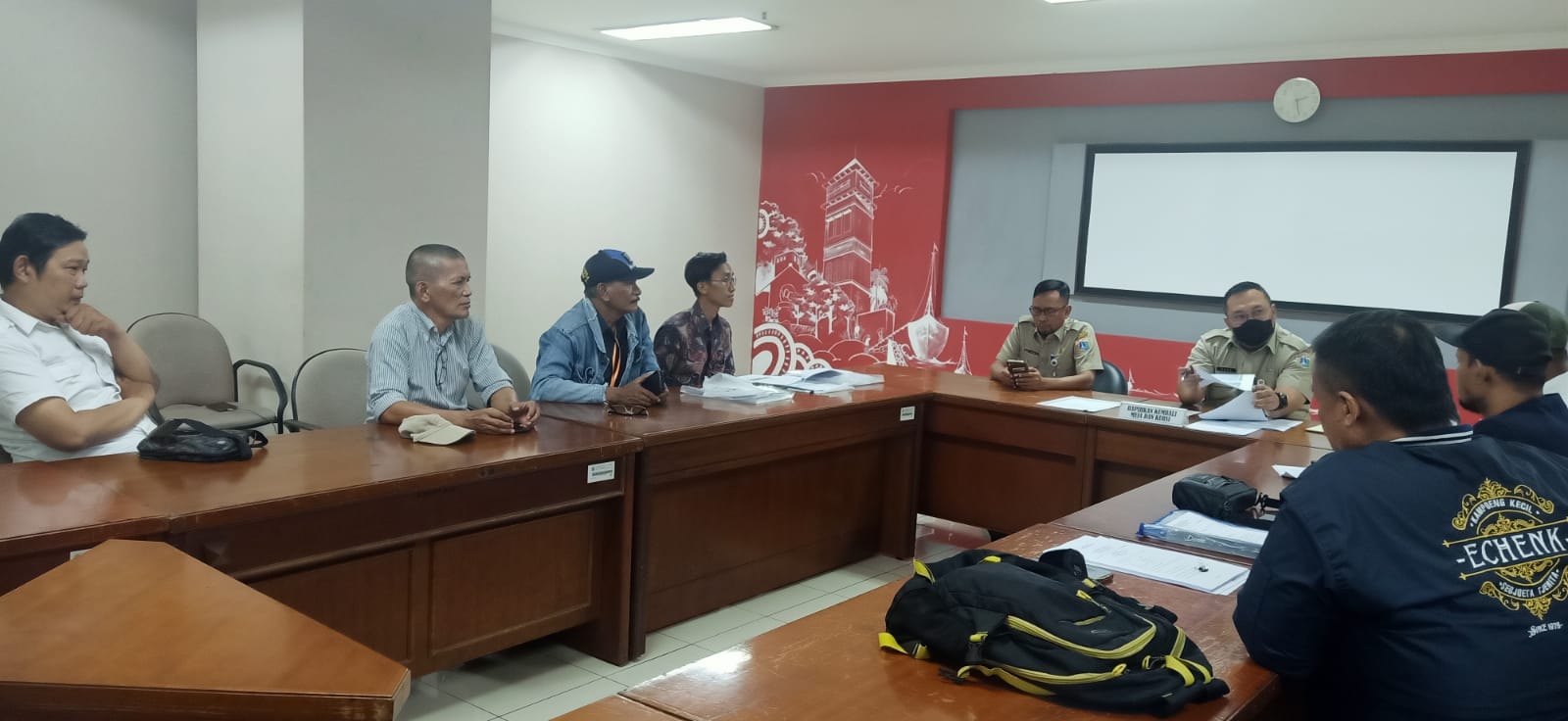 RAPAT KOORDINASI MENERIMA ADUAN MASYARAKAT TENTANG PEMILIHAN RW.16 KELURAHAN PENJARINGAN 2