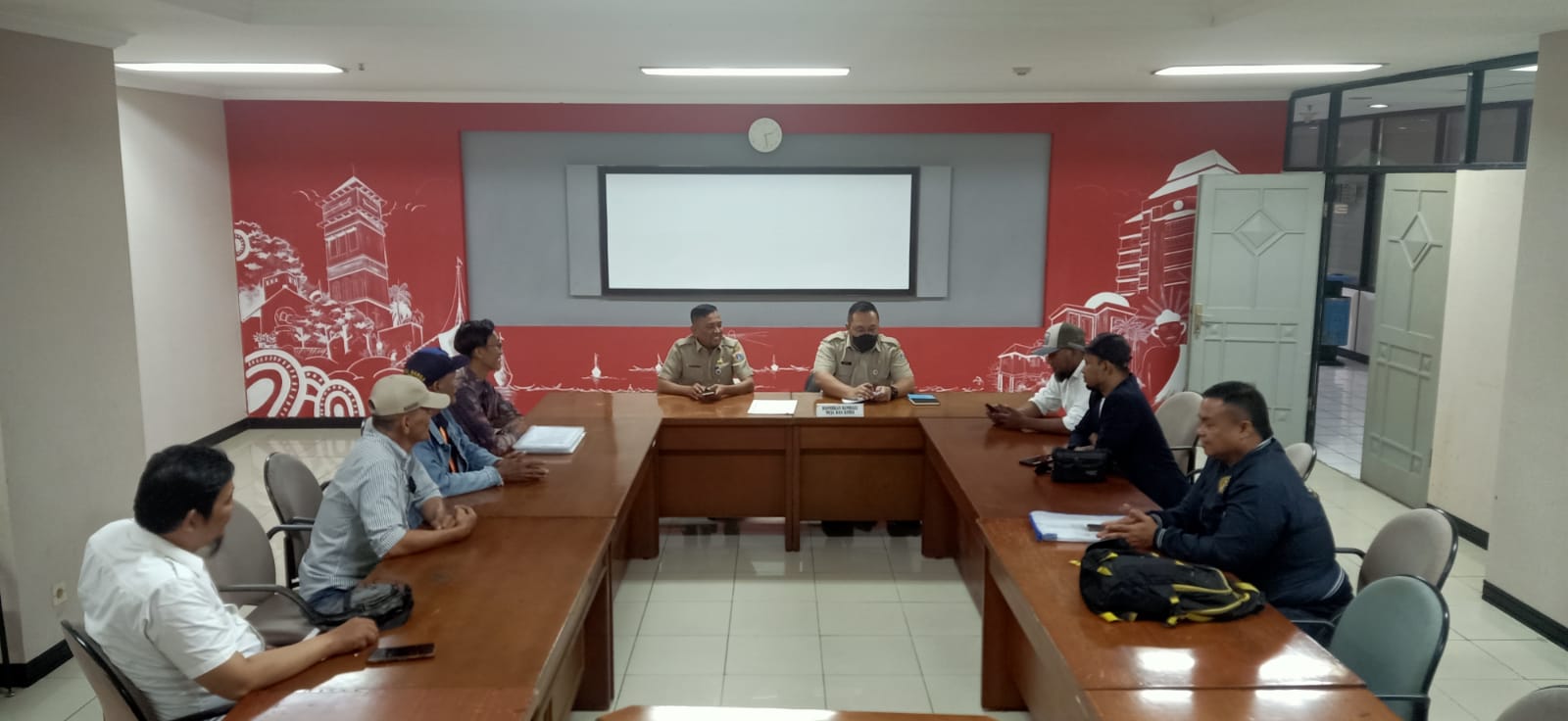 RAPAT KOORDINASI MENERIMA ADUAN MASYARAKAT TENTANG PEMILIHAN RW.16 KELURAHAN PENJARINGAN 1