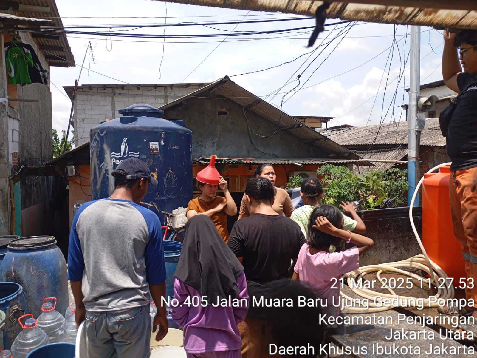 Pengiriman Air Bersih Untuk Warga Muara Baru 1