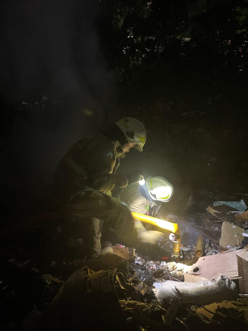Penanggulangan Kebakaran Pada Tumpukan Sampah. 7