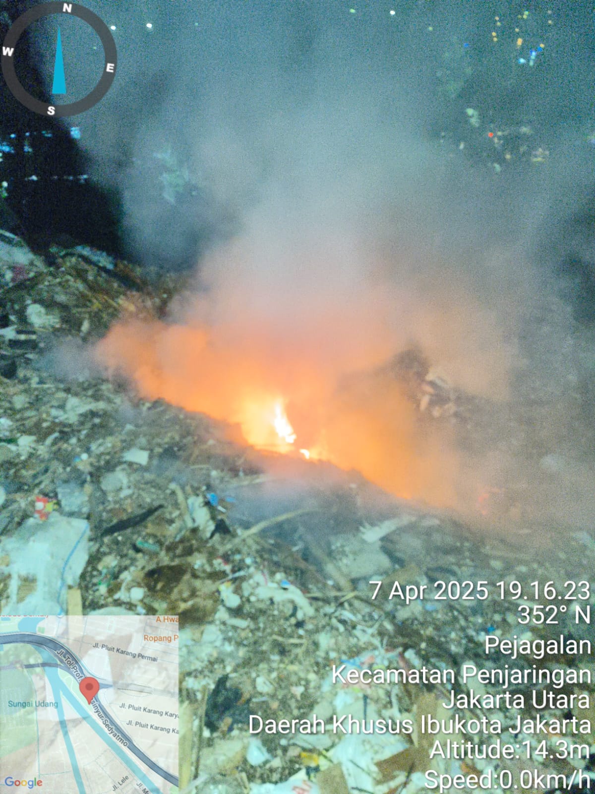 Penanggulangan Kebakaran Pada Tumpukan Sampah. 6