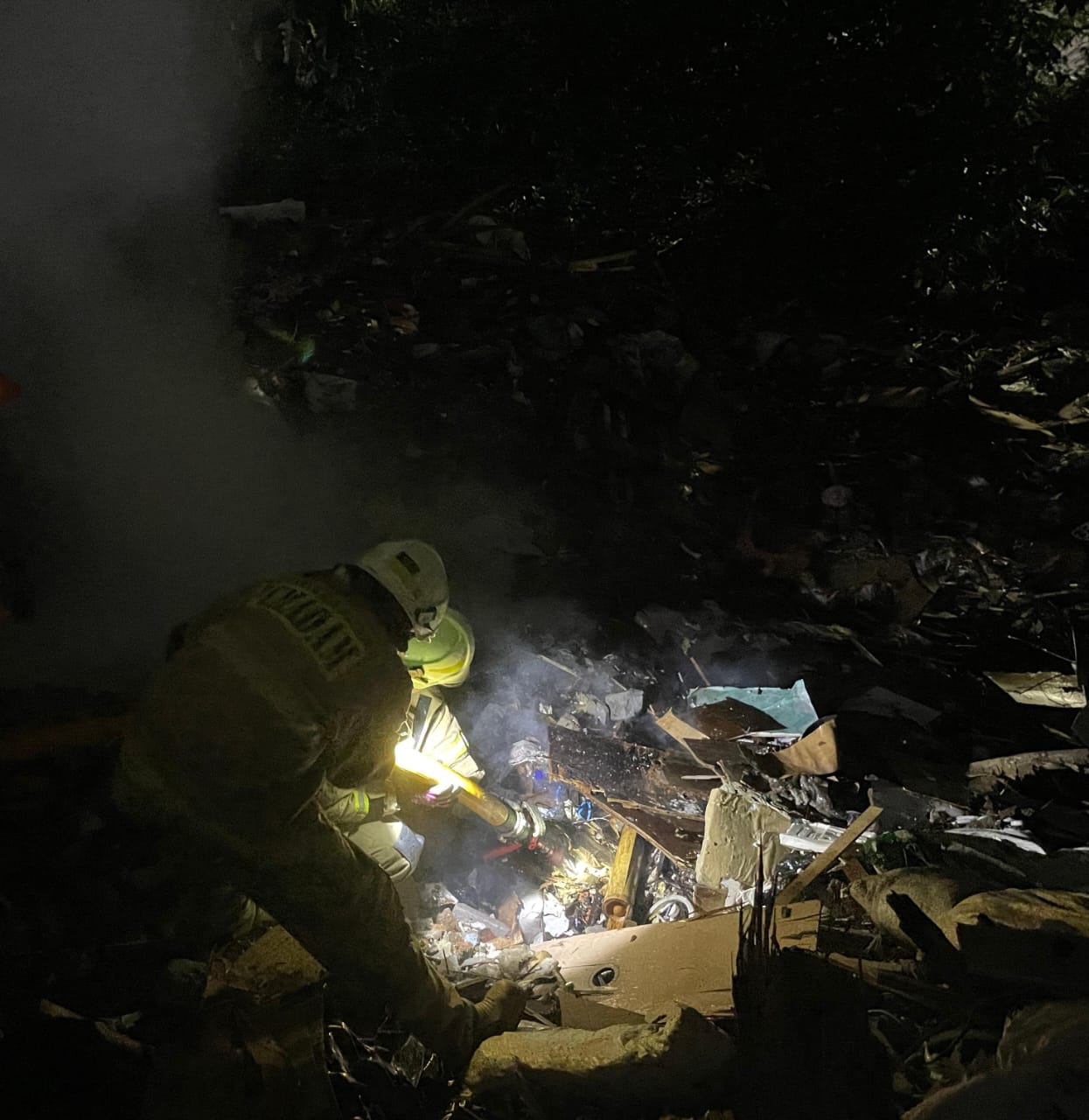 Penanggulangan Kebakaran Pada Tumpukan Sampah. 8