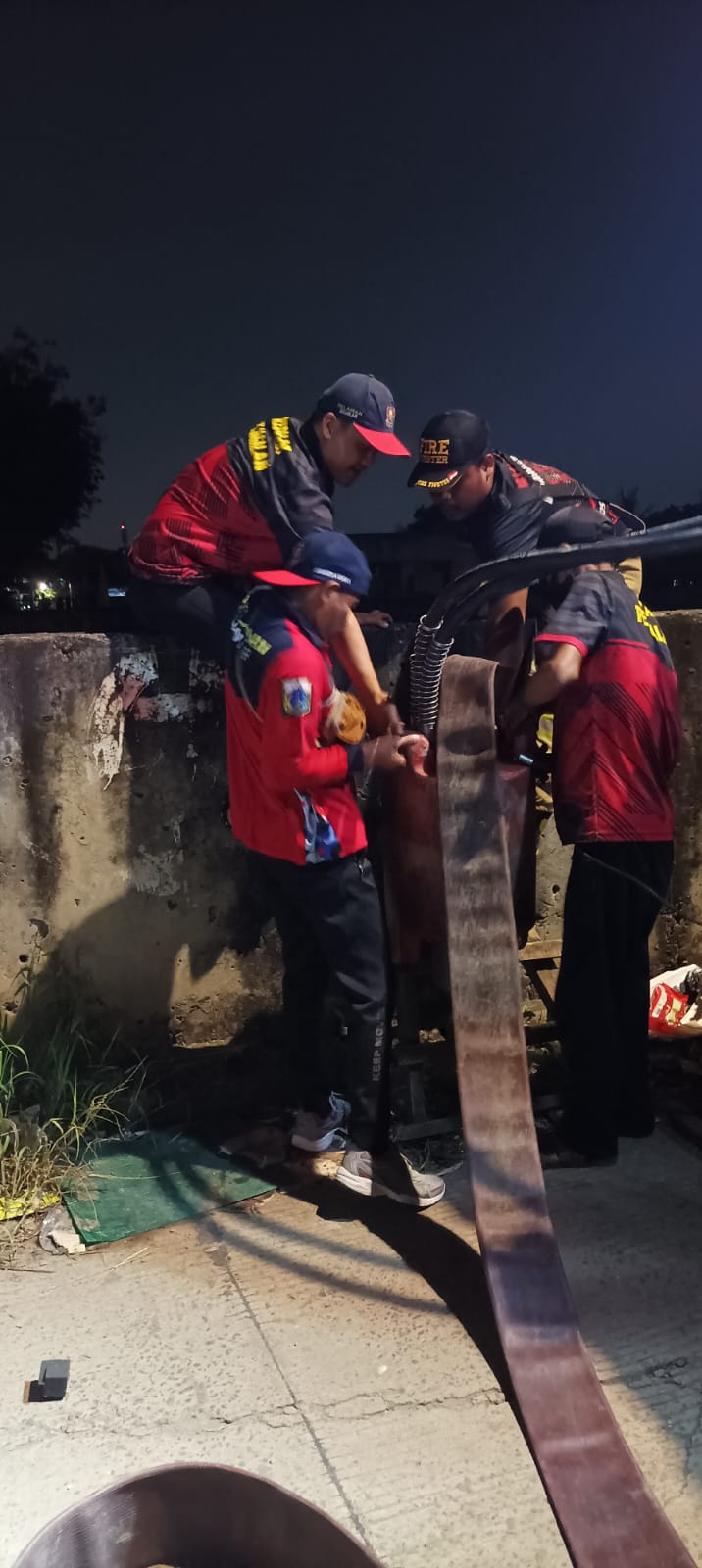 Penanggulangan Kebakaran Pada Tumpukan Sampah. 9