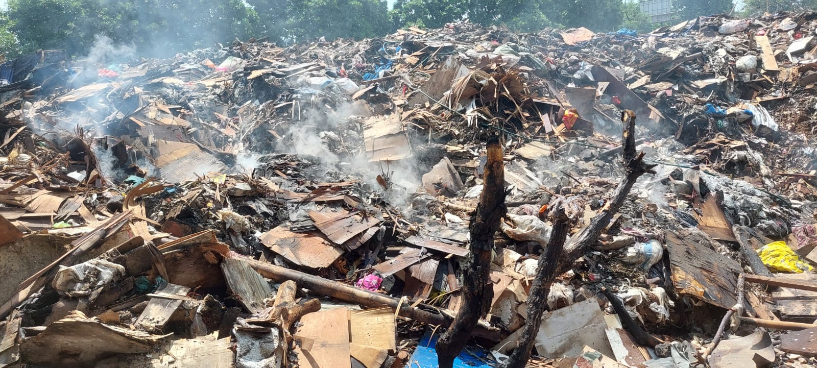 Penanggulangan Kebakaran Pada Tumpukan Sampah. 4