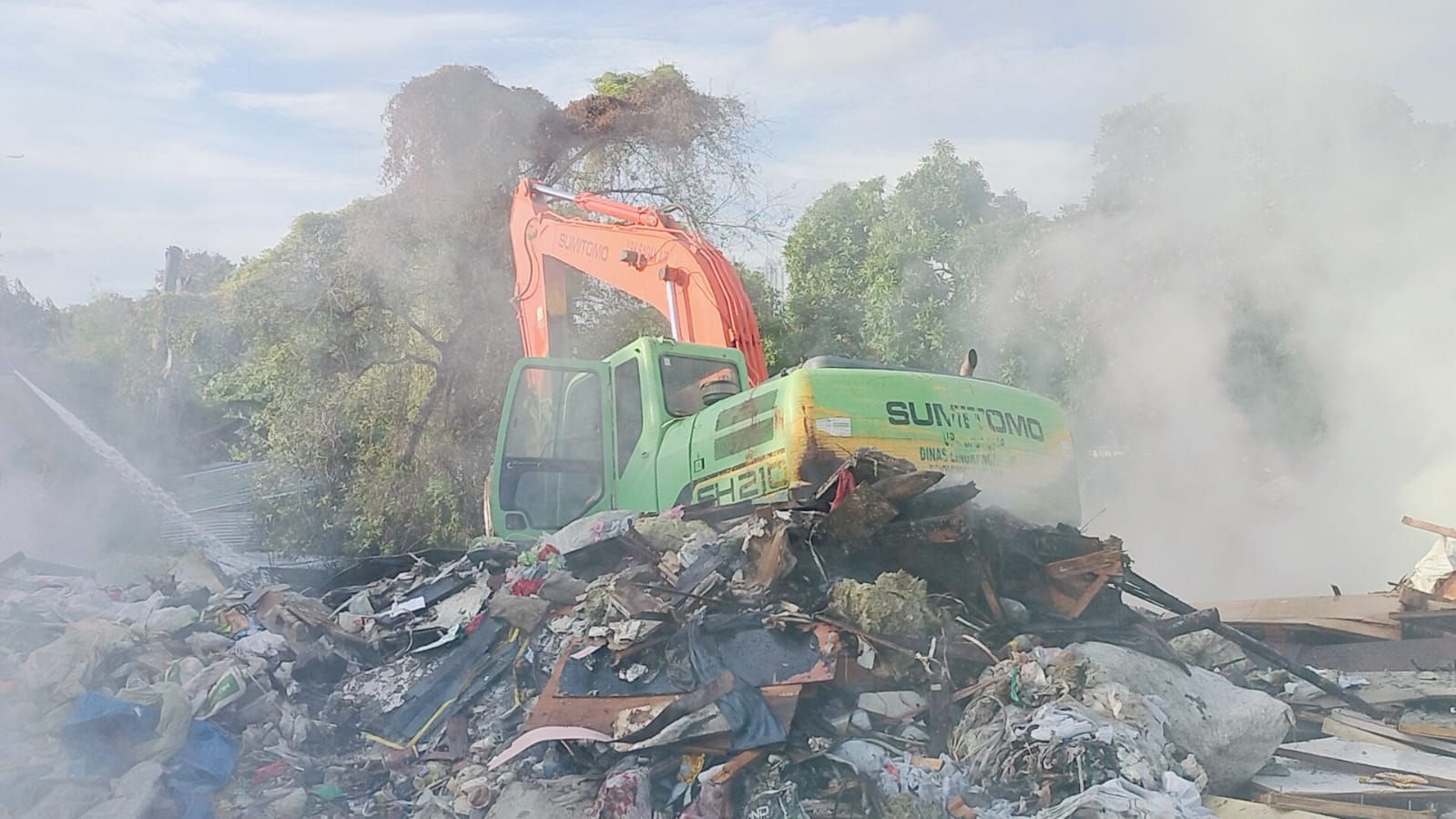 Penanggulangan Kebakaran Pada Tumpukan Sampah. 1