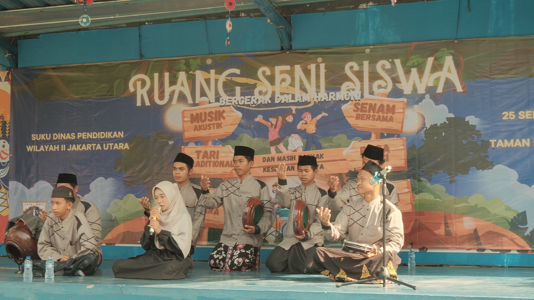 Bergerak dalam Harmoni di Panggung Ruang Seni Siswa 2025! 1