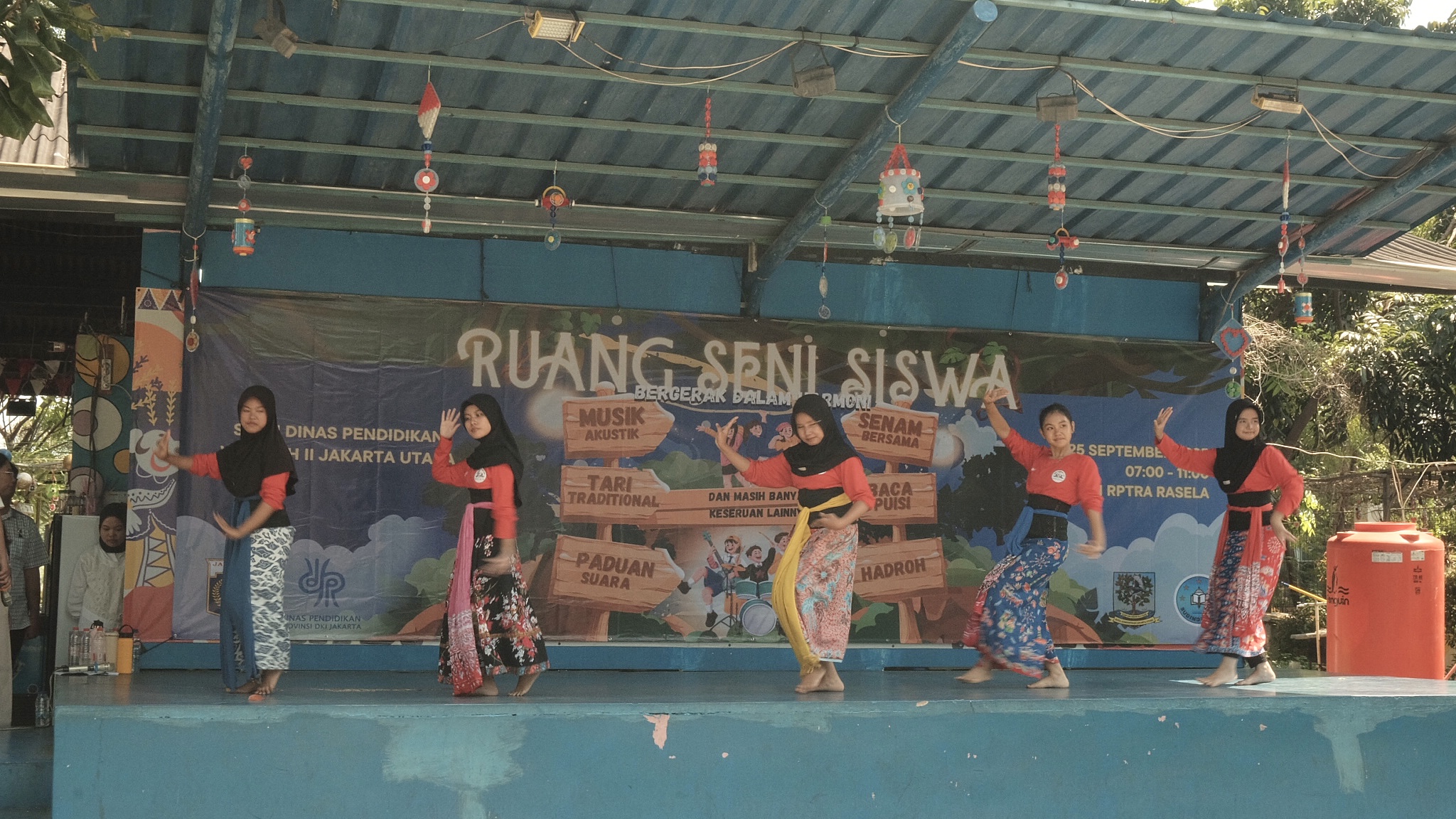 Bergerak dalam Harmoni di Panggung Ruang Seni Siswa 2025! 2