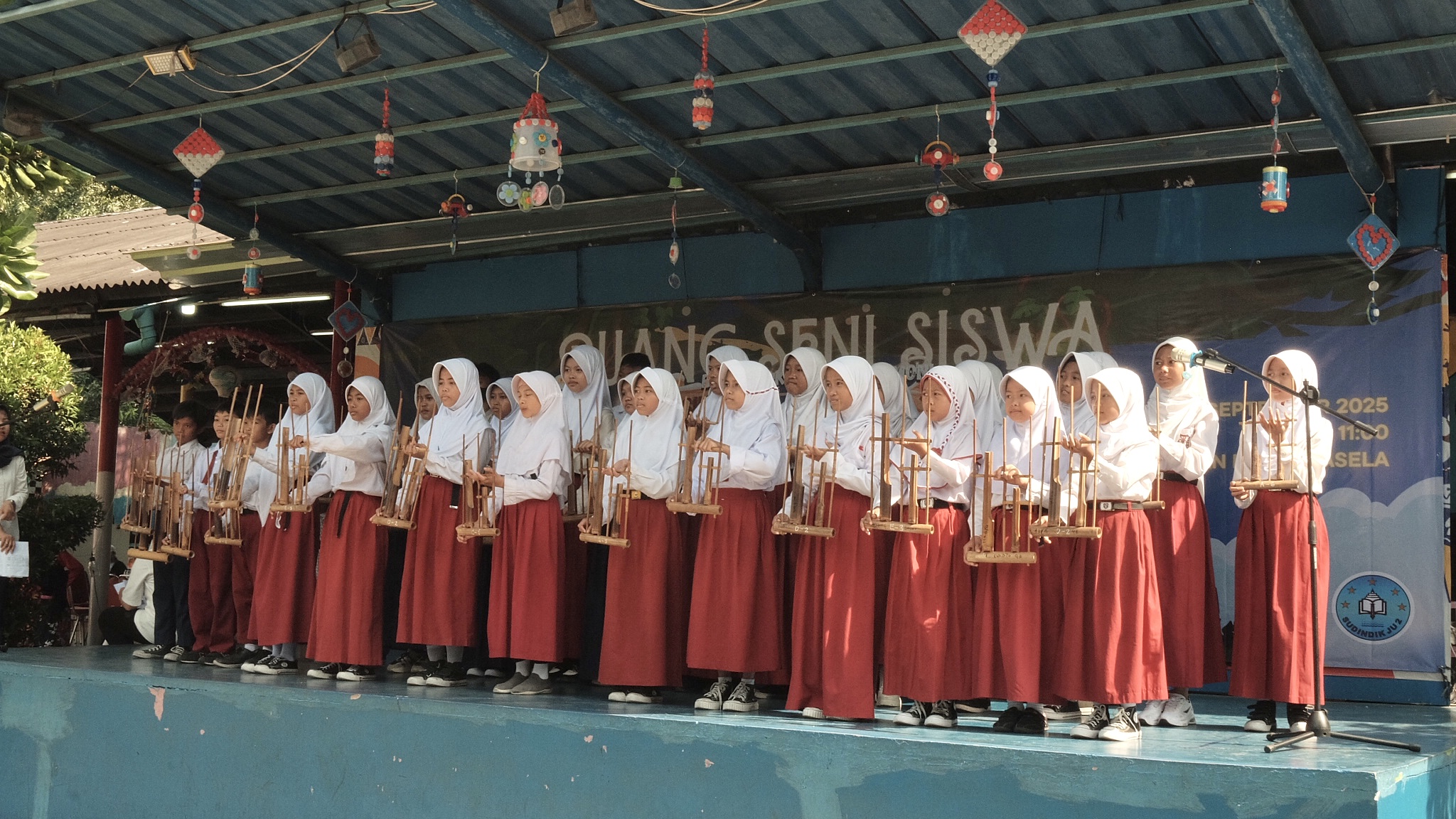Bergerak dalam Harmoni di Panggung Ruang Seni Siswa 2025! 3