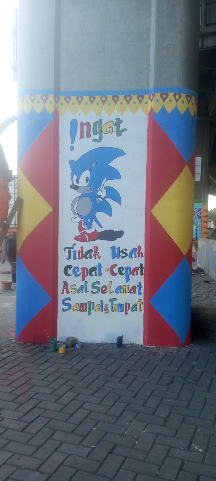 Pengecatan Mural di kaki Tol di area Kelurahan Kalibaru 2