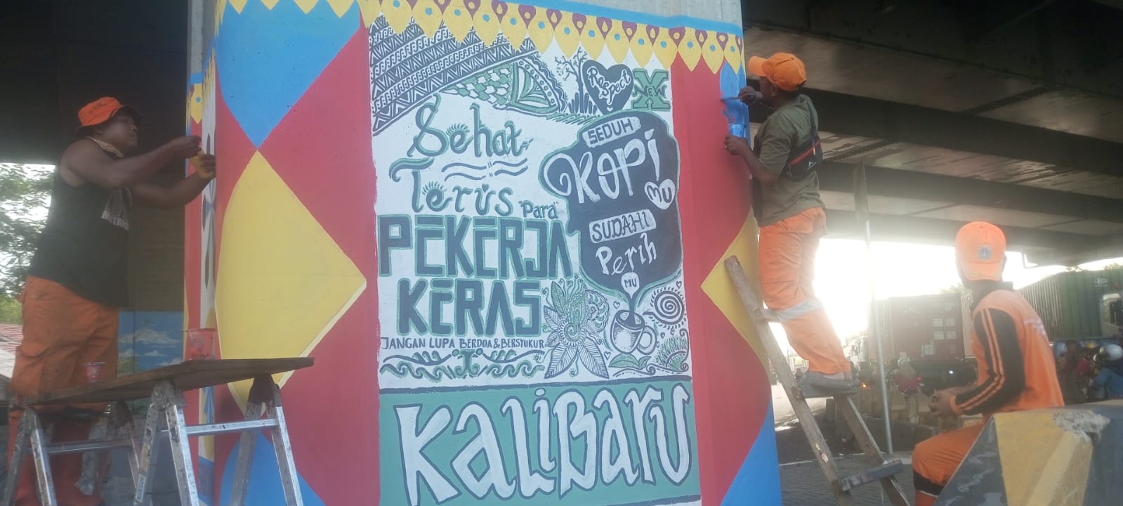 Pengecatan Mural di kaki Tol di area Kelurahan Kalibaru 3