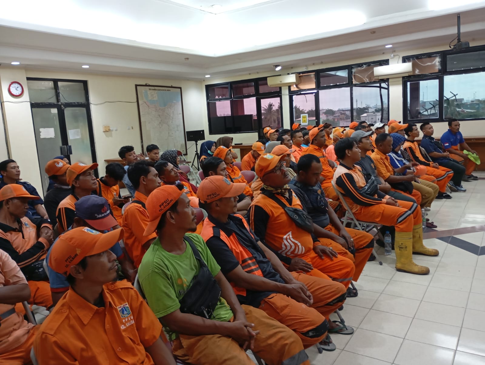 Kegiatan perkenalan Pemimpin dan Jajaran baru kepada PPSU Kelurahan Kalibaru 4