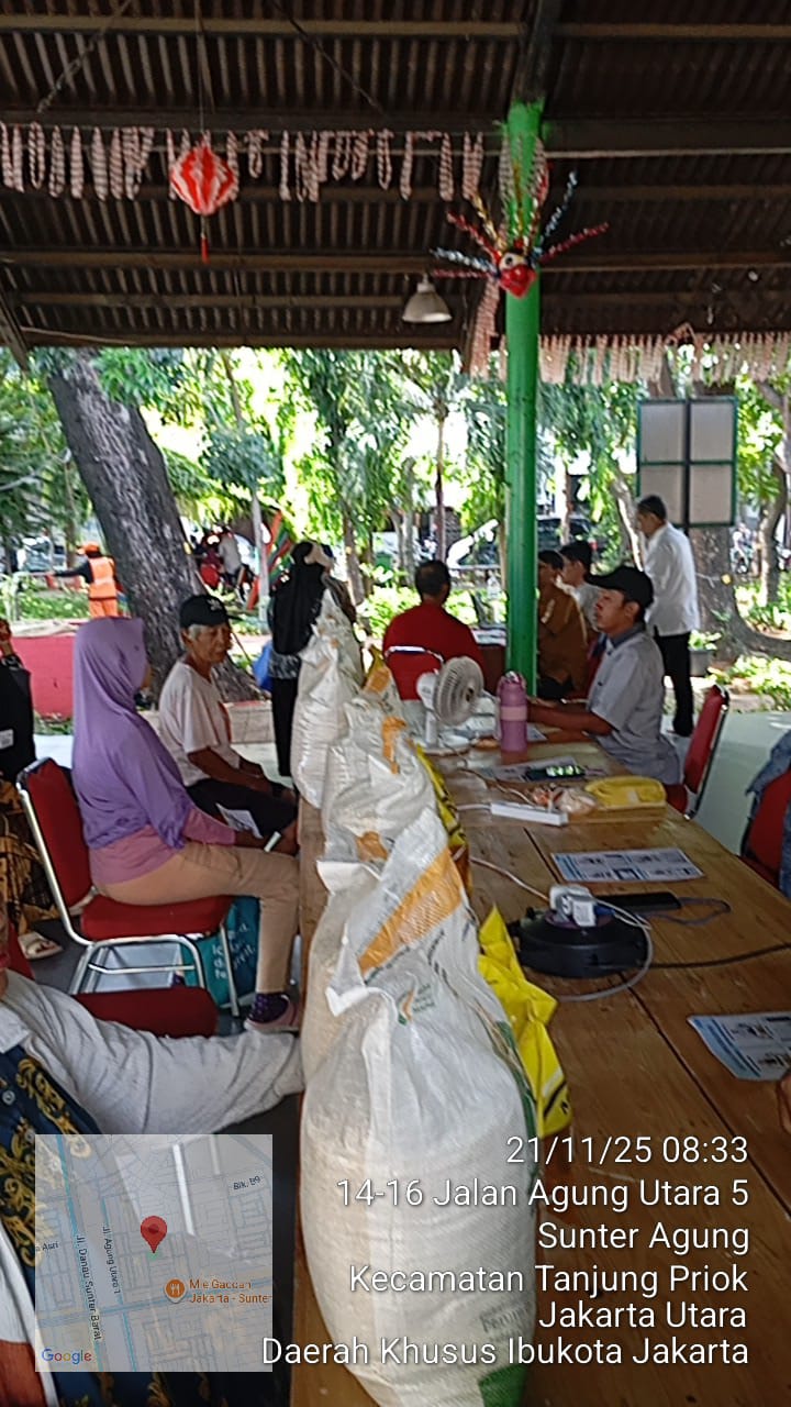 Kelurahan Sunter Agung melaksanakan penyaluran Bantuan Pangan 5