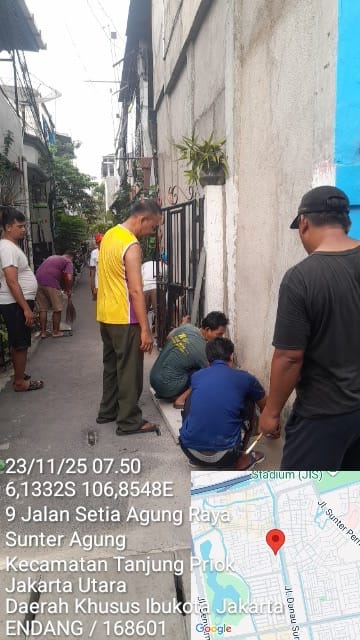 Pelaksanaan kegiatan Kerja Bakti Rutin di wilayah RW.004 Kelurahan Sunter Agung. 2