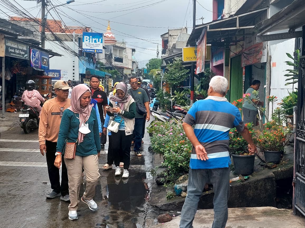 Kerja Bakti di RW 013 Fokuskan Pembersihan Lingkungan dan Saluran Air 4