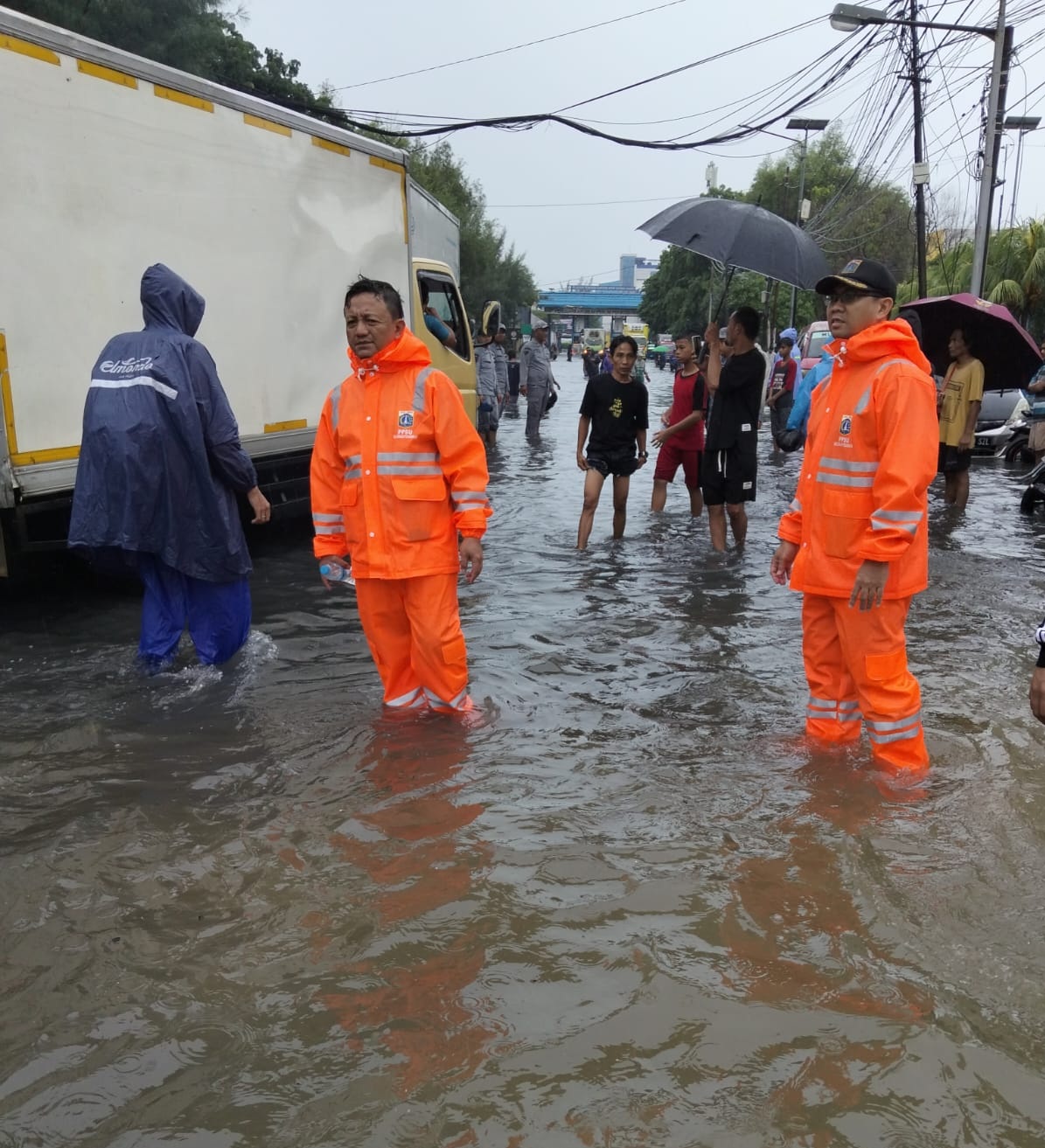 Monitoring Genangan Pasca Hujan, Lurah Penjaringan Pastikan Penanganan Cepat di Titik Rawan 2