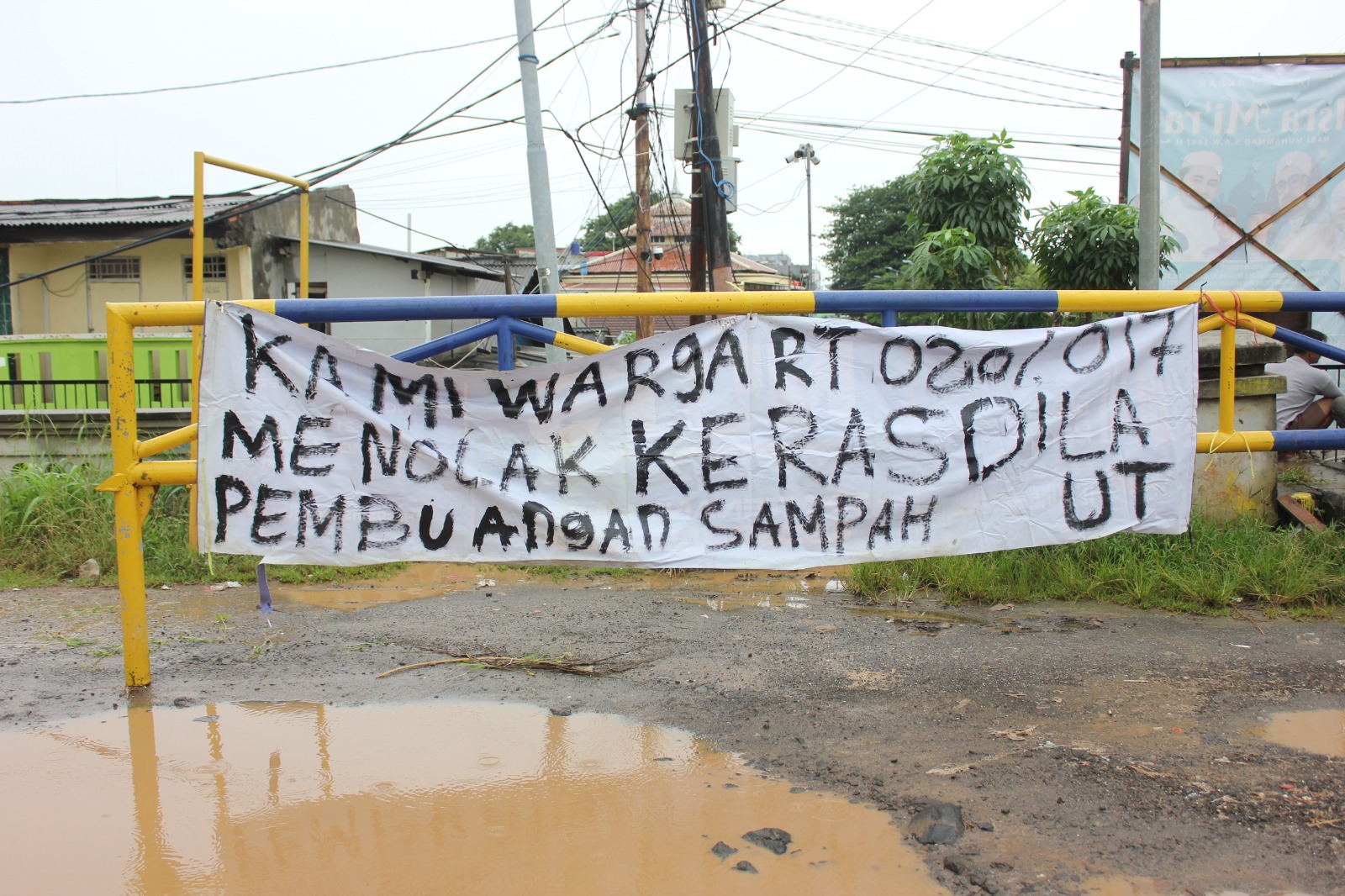 Warga RT 20 RW 17 Gelar Aksi Protes Tolak Pembuangan Sampah Ilegal di Tanggul Muara Baru 3