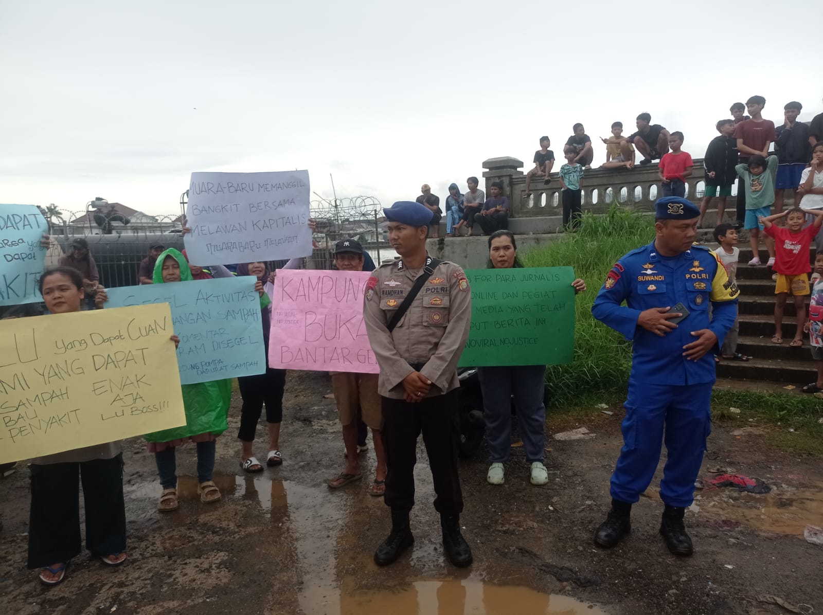Warga RT 20 RW 17 Gelar Aksi Protes Tolak Pembuangan Sampah Ilegal di Tanggul Muara Baru 2