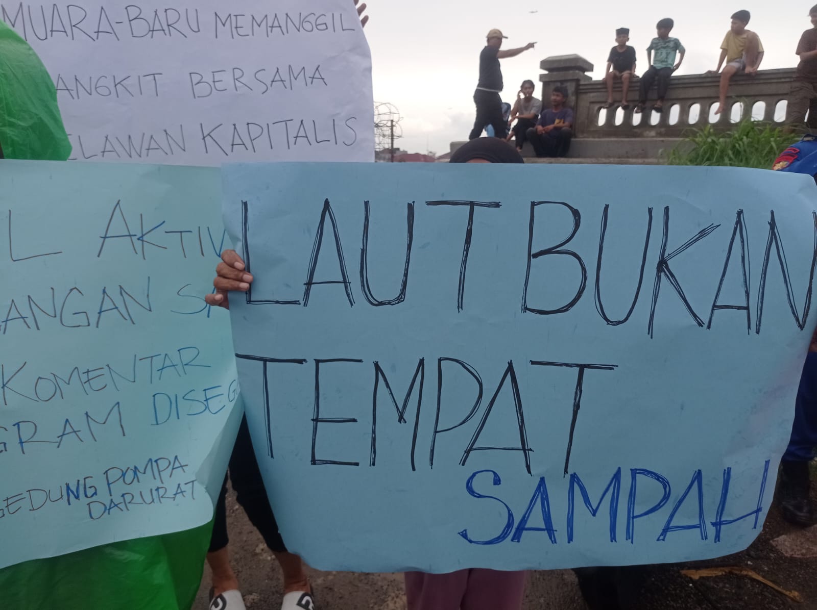Warga RT 20 RW 17 Gelar Aksi Protes Tolak Pembuangan Sampah Ilegal di Tanggul Muara Baru 4