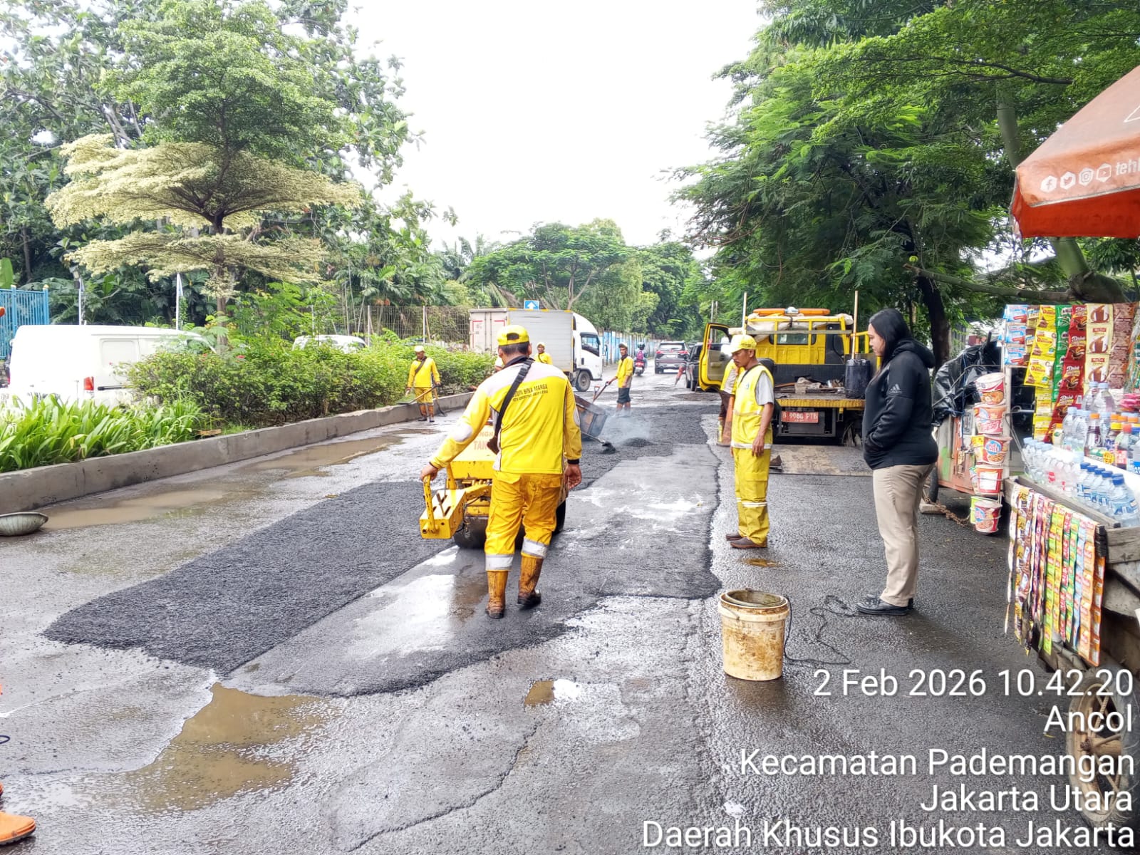 Perbaikan Jalan Berlubang di sekitar Pintu Gerbang Barat Taman Impian Jaya Ancol 1