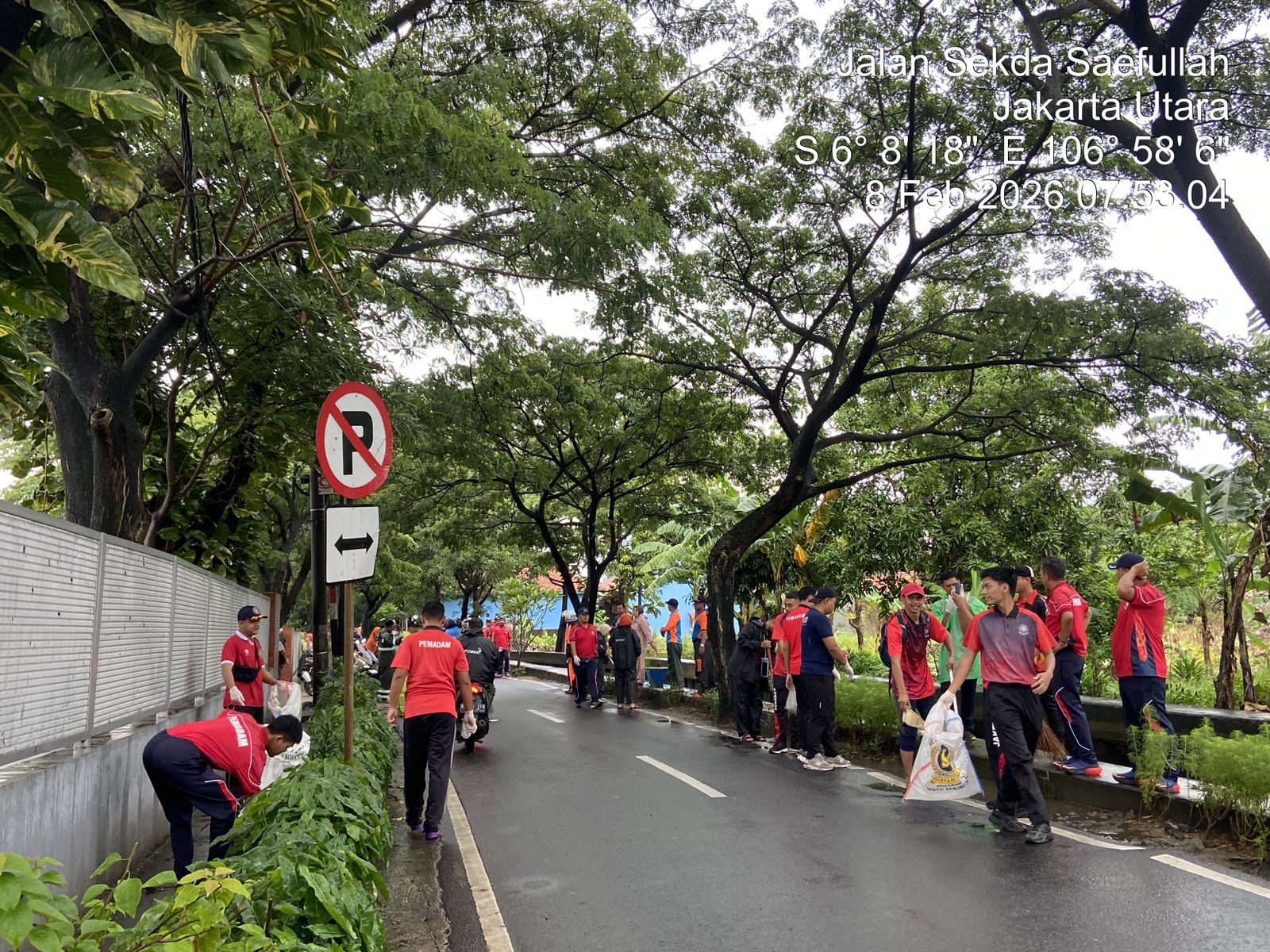 Kecamatan Cilincing melaksanakan kegiatan gotong royong melalui gerakan Jaga Jakarta Bersih 2