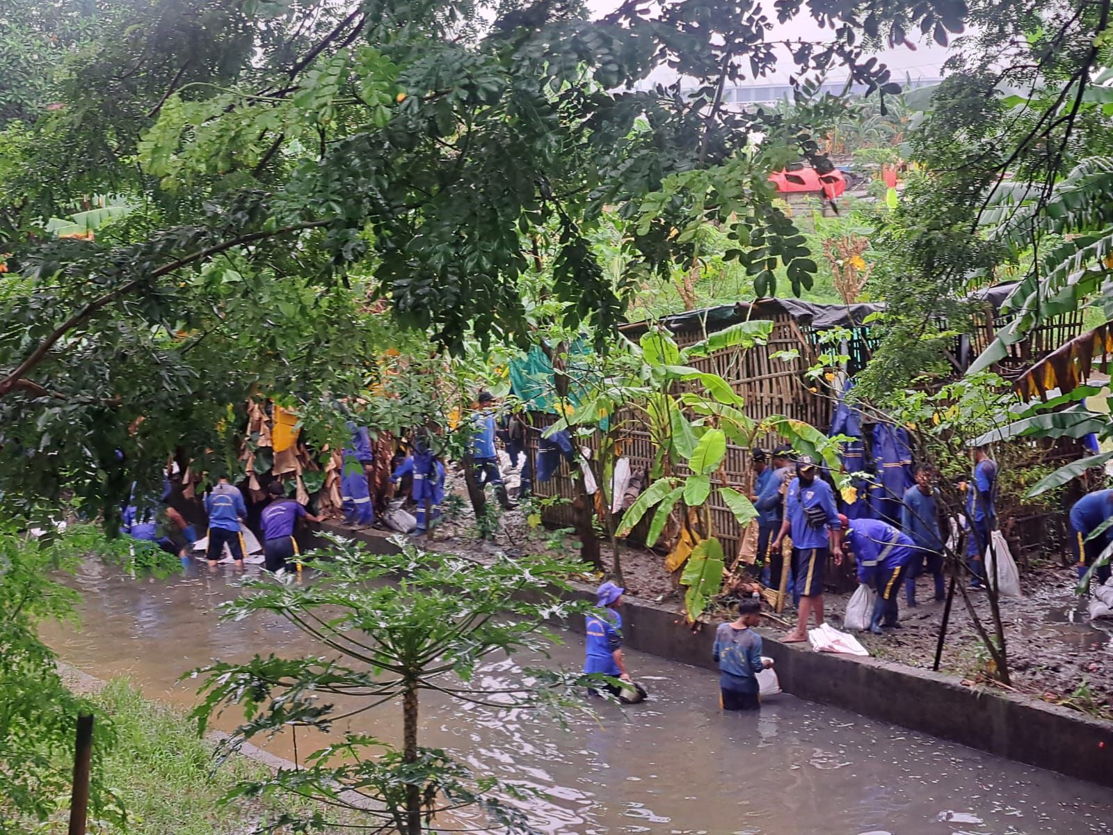 Kecamatan Cilincing melaksanakan kegiatan gotong royong melalui gerakan Jaga Jakarta Bersih 3