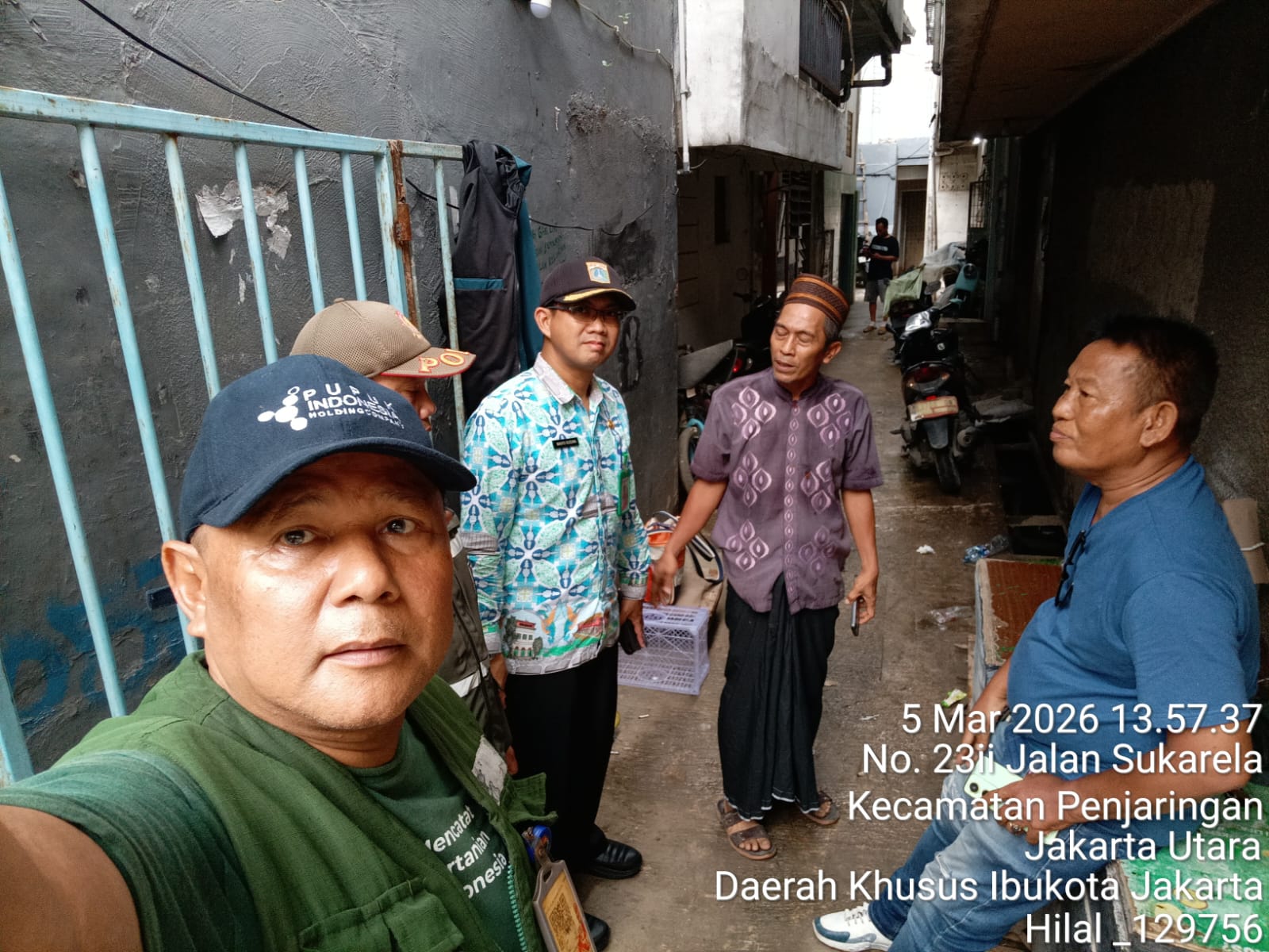 Tindak Lanjut Aduan Warga, Kelurahan Penjaringan Tertibkan Pemeliharaan Ayam di Permukiman 1