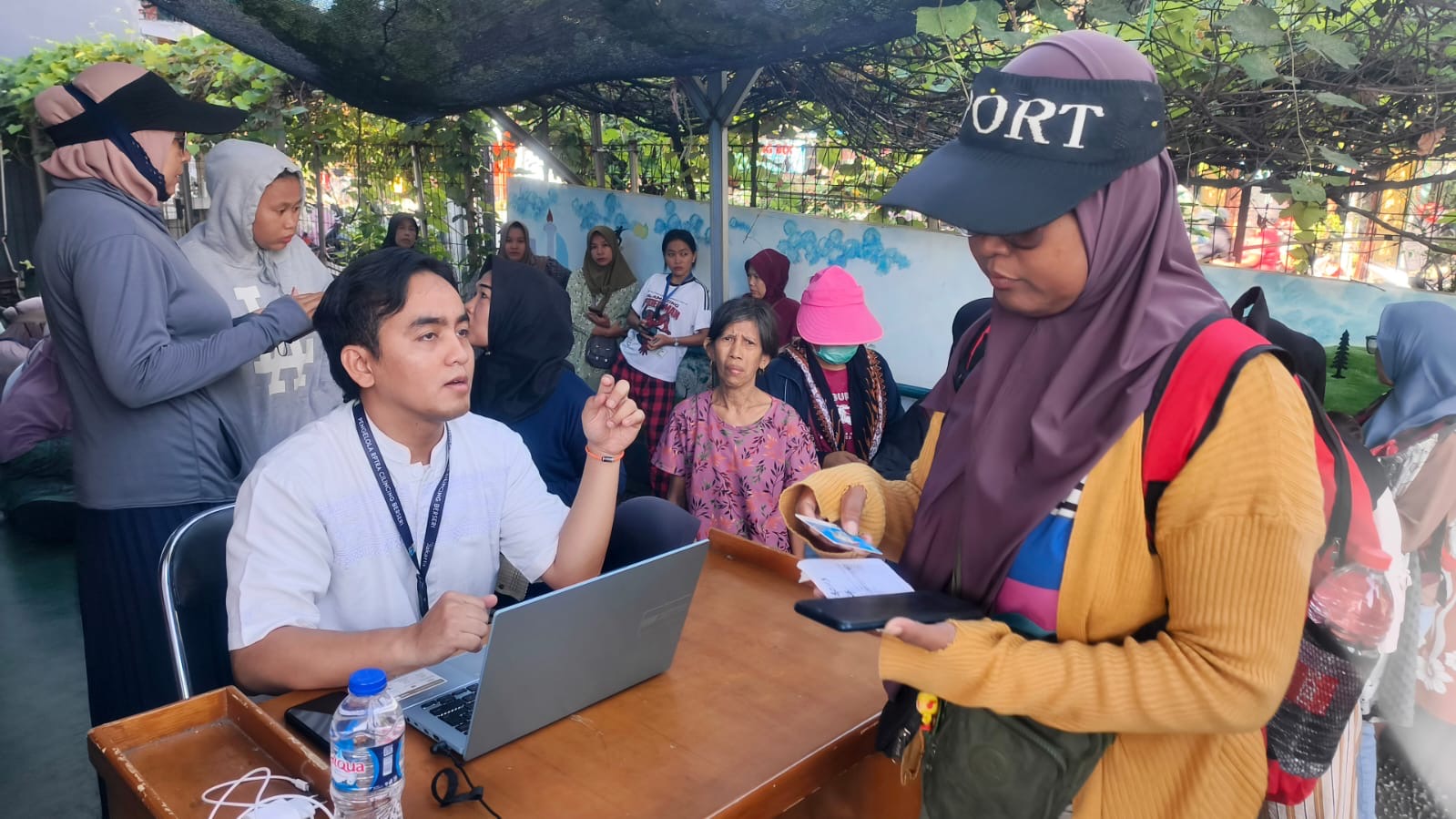 Ratusan Warga Nikmati Layanan Pangan Bersubsidi di RPTRA Cilincing Berseri 4
