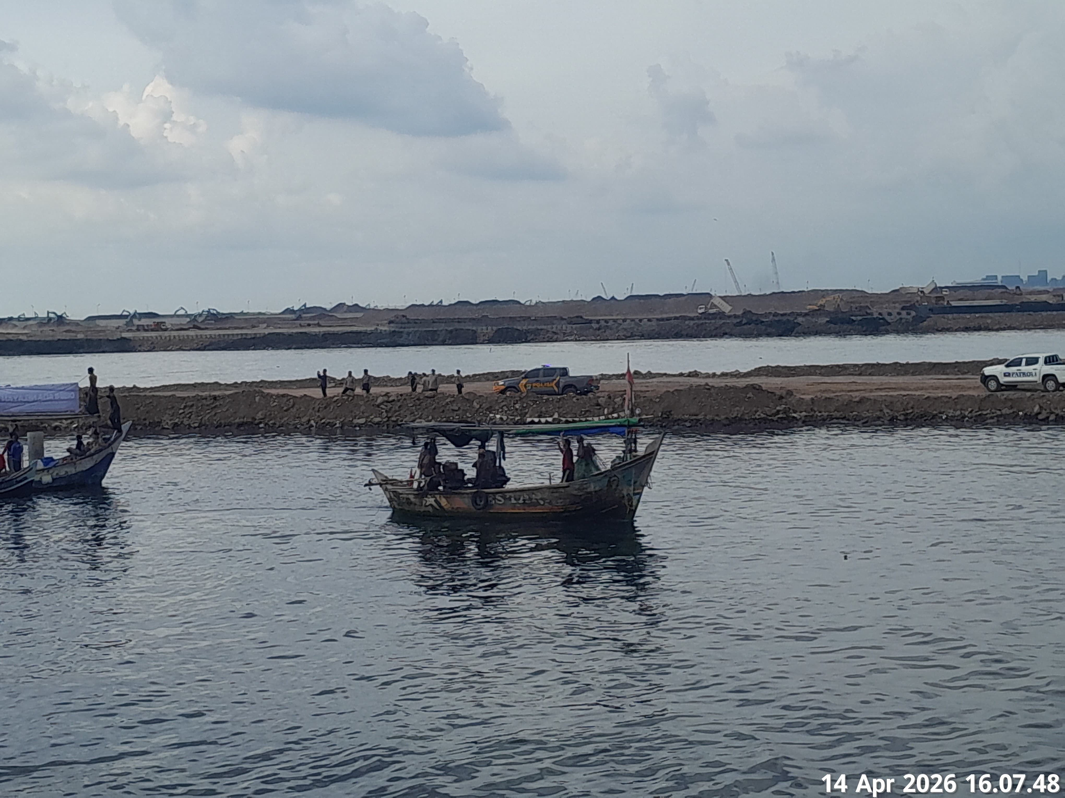 KAMPUNG NELAYAN CILINCING DAN MASYARAKAT PESISIR TAKKAN TERUSIR 3