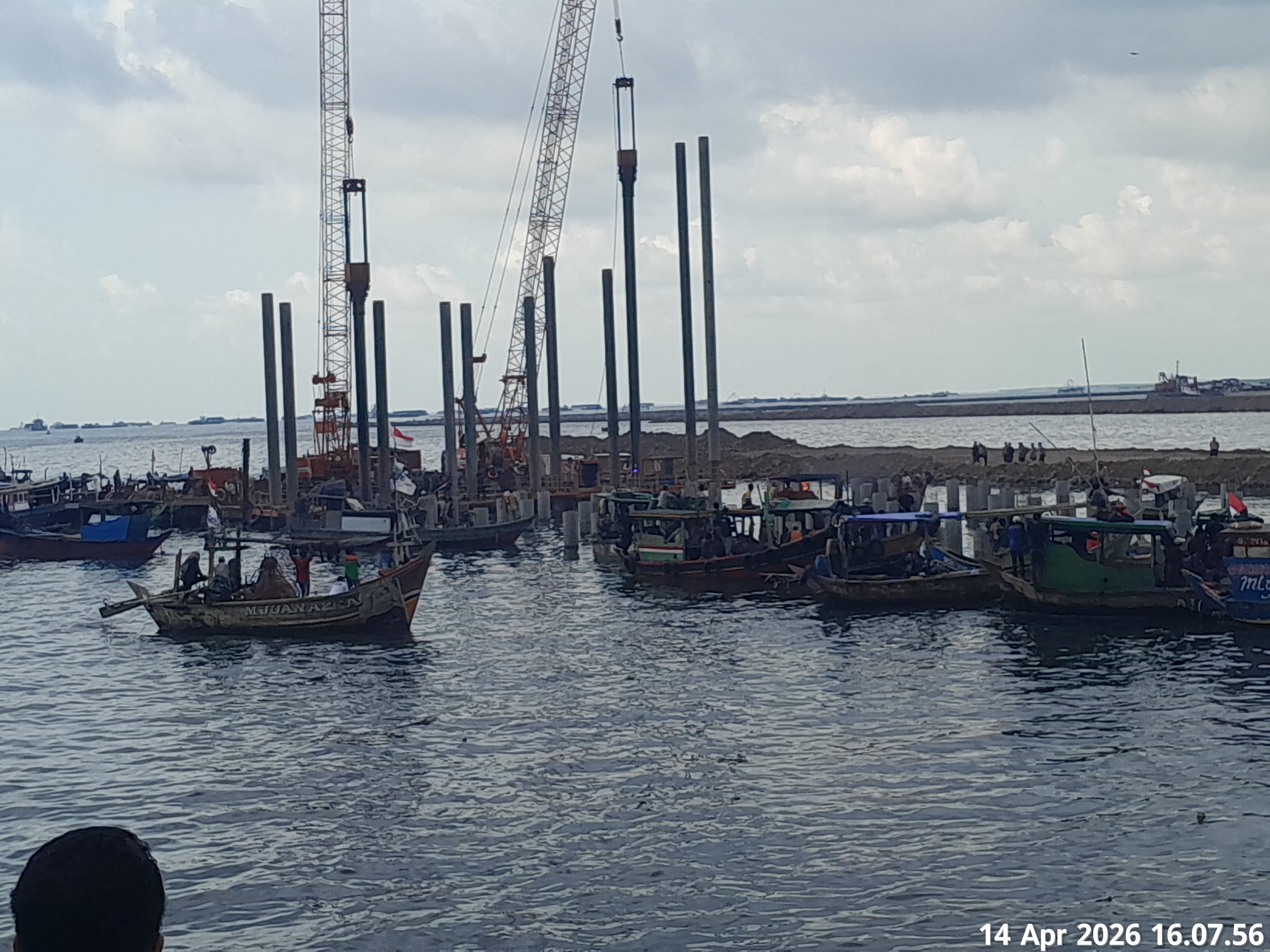 KAMPUNG NELAYAN CILINCING DAN MASYARAKAT PESISIR TAKKAN TERUSIR 2