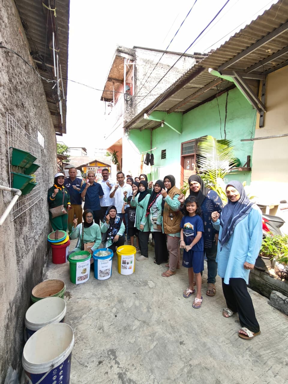 Sosialisasi Edukasi Pilah Sampah di RT 003 RW 08 Rawa Badak Selatan 5