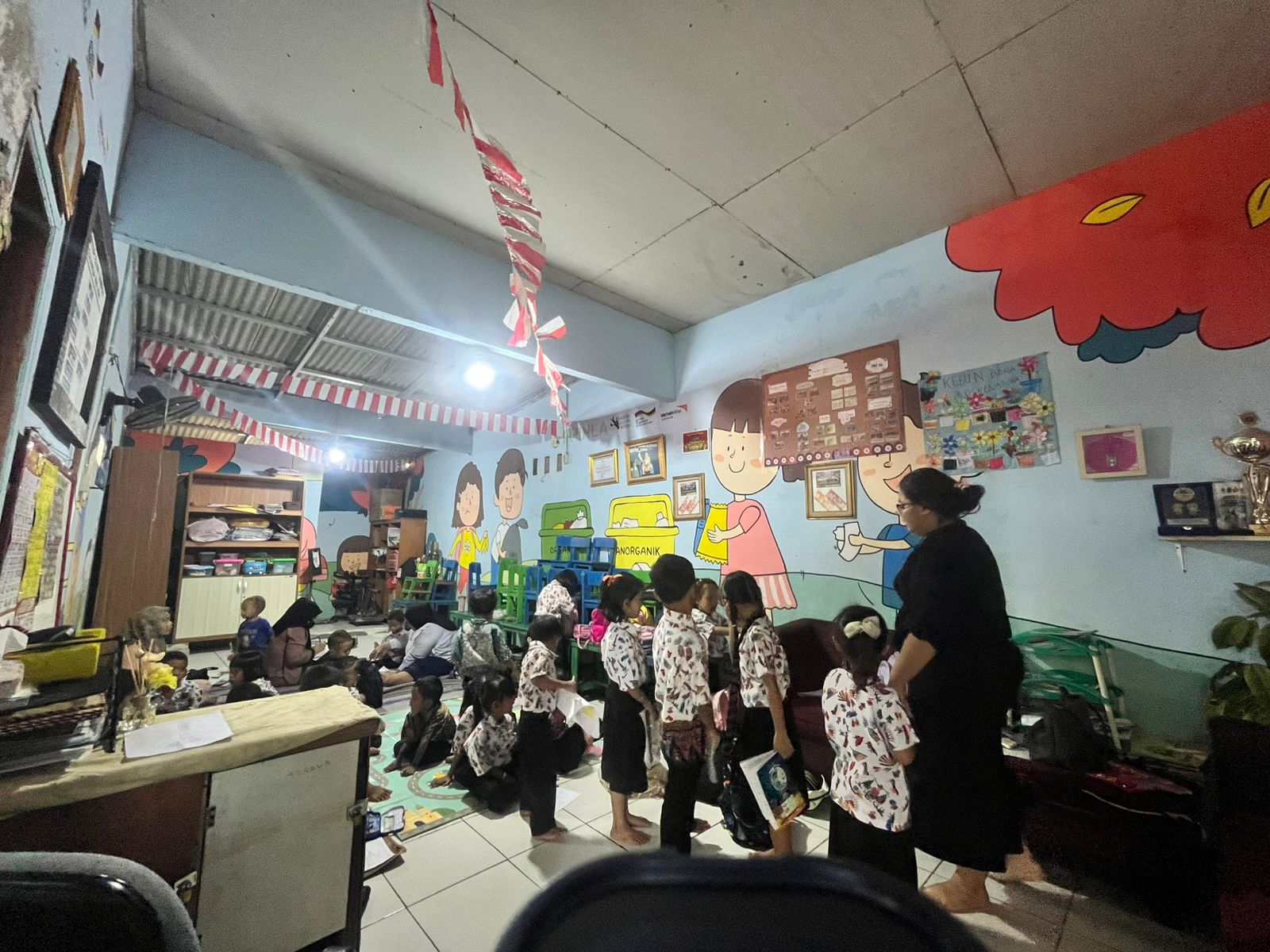 Kunjungan projec visit team regional auditor world vision / wahana visi indonesia di Kelurahan Semper Barat 4