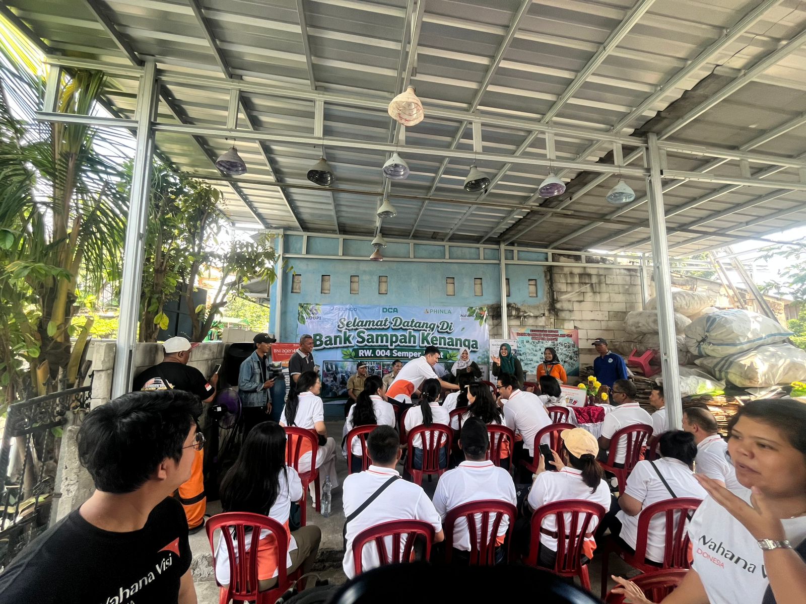 Kunjungan projec visit team regional auditor world vision / wahana visi indonesia di Kelurahan Semper Barat 2