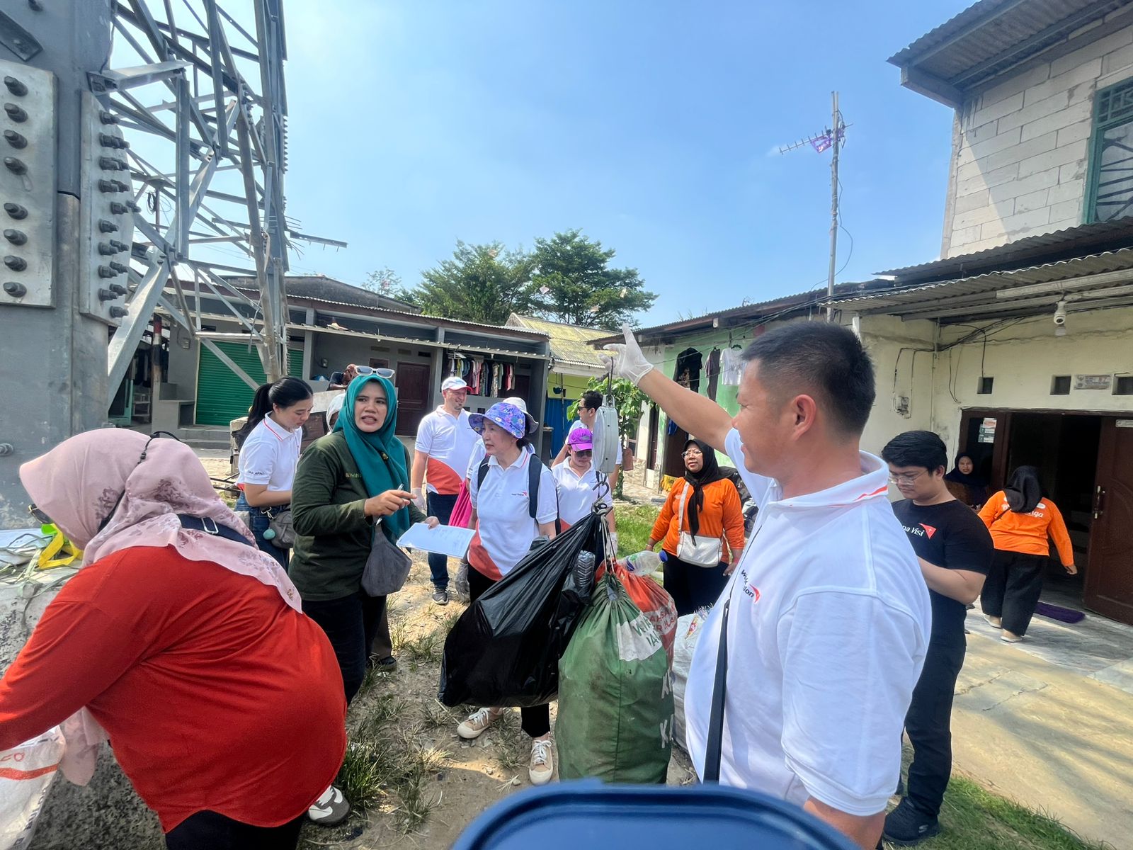 Kunjungan projec visit team regional auditor world vision / wahana visi indonesia di Kelurahan Semper Barat 3