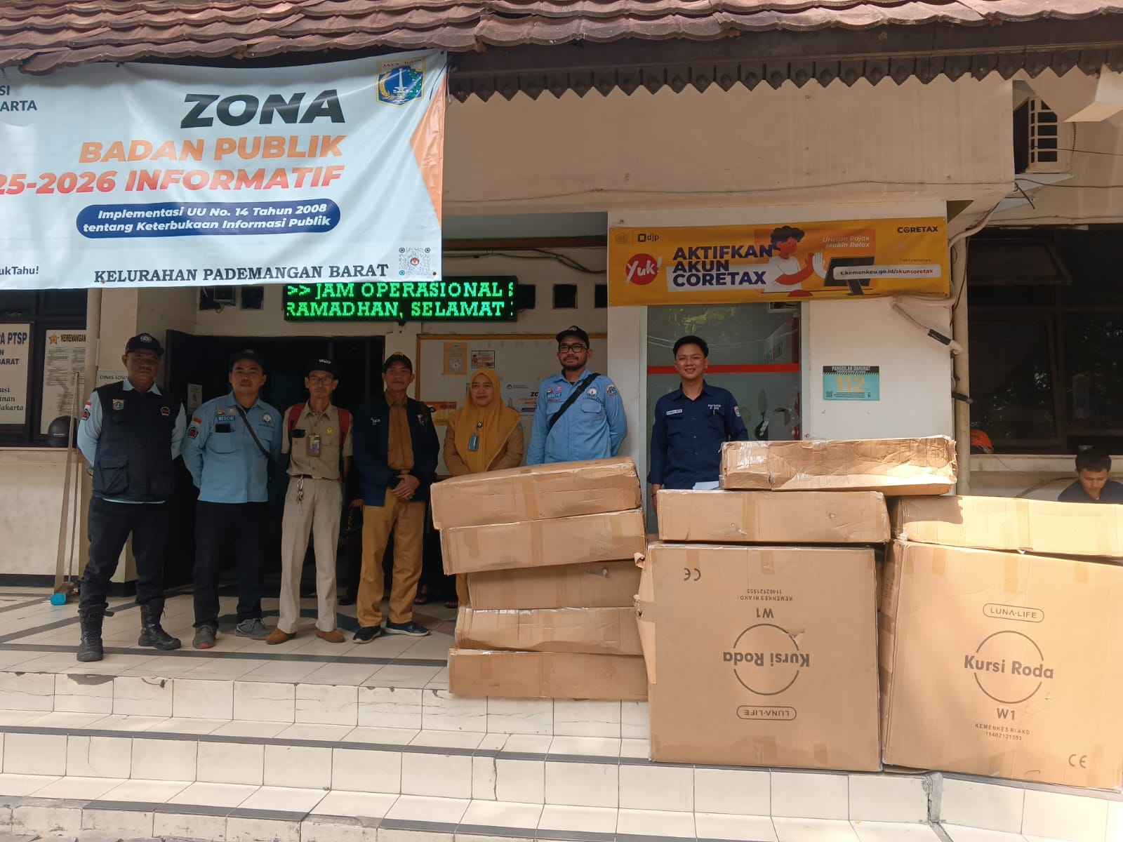 Serah Terima Bantuan Kursi Roda bagi Warga di Kelurahan Pademangan Barat 1