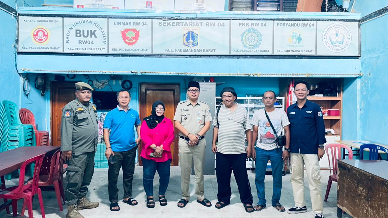 Serah Terima alat bantu fisik berupa Kursi Roda. 6