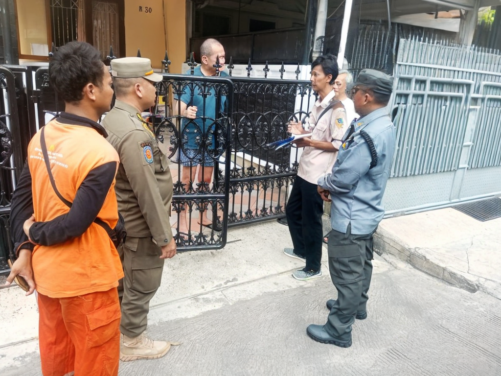 Edukasi Pemilahan Sampah dari Rumah, Kelurahan Kelapa Gading Timur Lakukan Sosialisasi Door to Door di RW 07 3