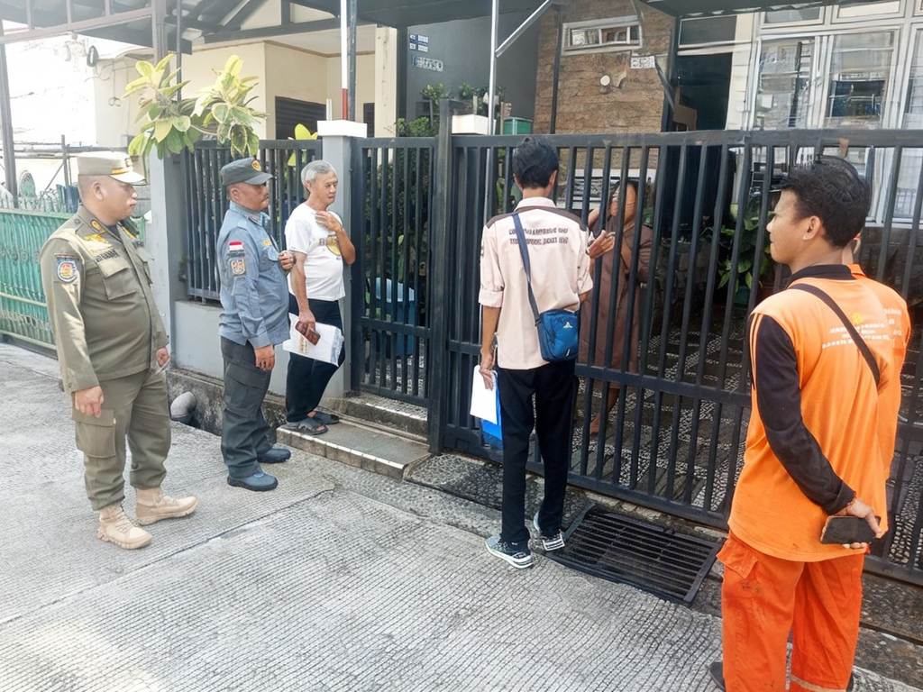 Edukasi Pemilahan Sampah dari Rumah, Kelurahan Kelapa Gading Timur Lakukan Sosialisasi Door to Door di RW 07 2