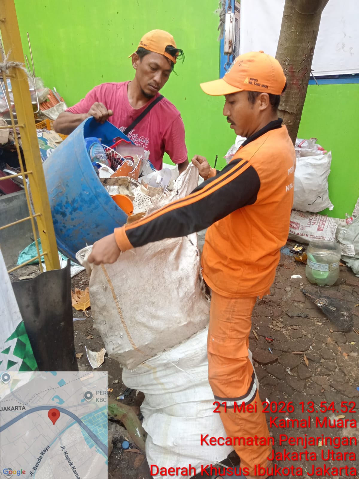 PPSU Kamal Muara Perkuat Budaya Peduli Lingkungan Lewat Penataan dan Pembersihan Area Bank Sampah 2