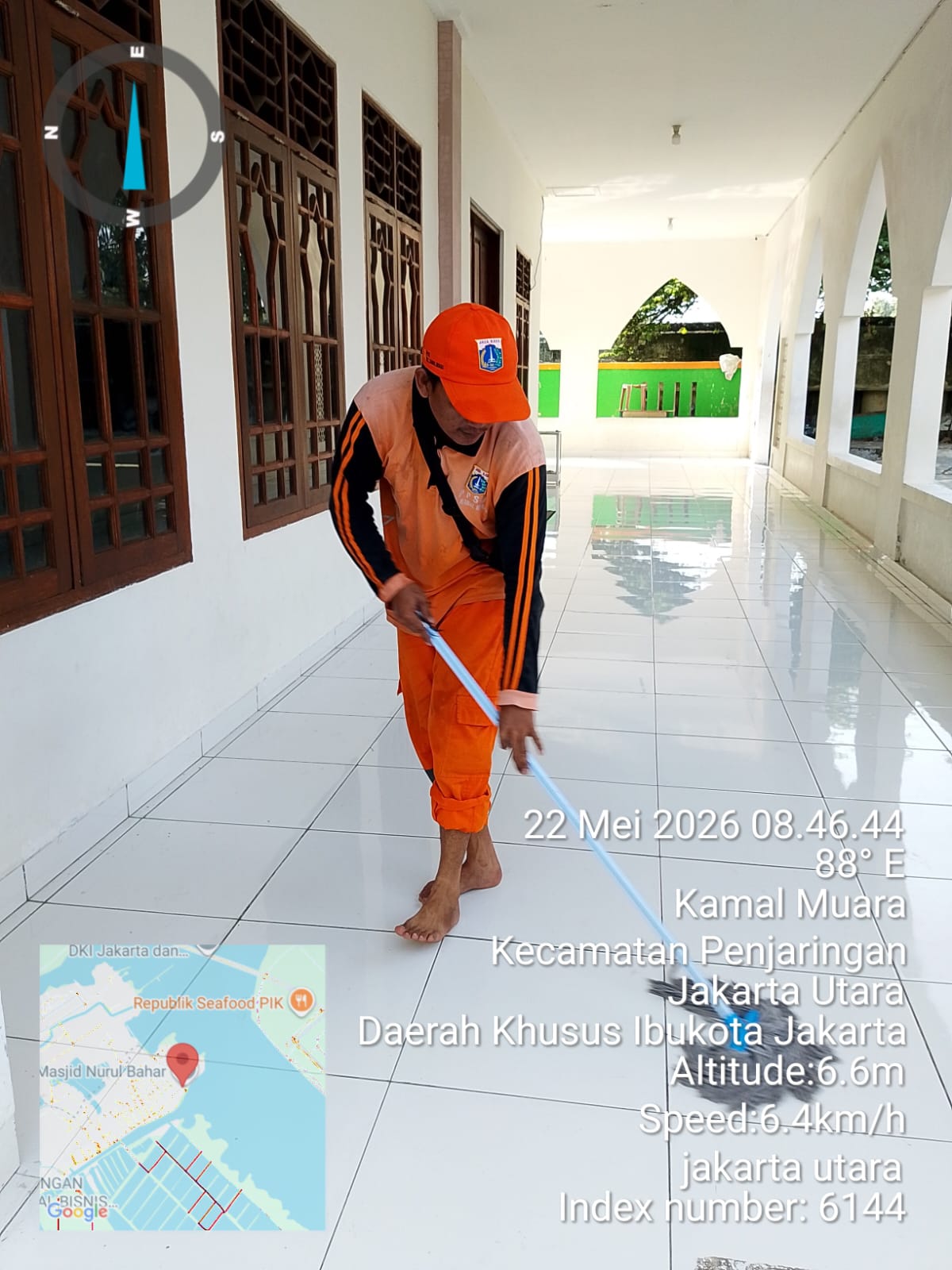 PPSU Kamal Muara Wujudkan Kepedulian Lingkungan Rumah Ibadah Lewat Aksi Bersih Masjid Nurul Bahar 1