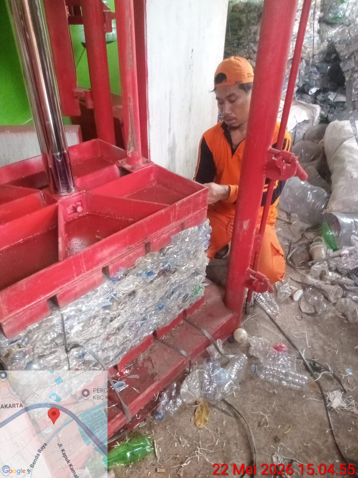 PPSU Kamal Muara Optimalkan Pengelolaan Bank Sampah Melalui Kegiatan Pengepresan Botol Plastik 3