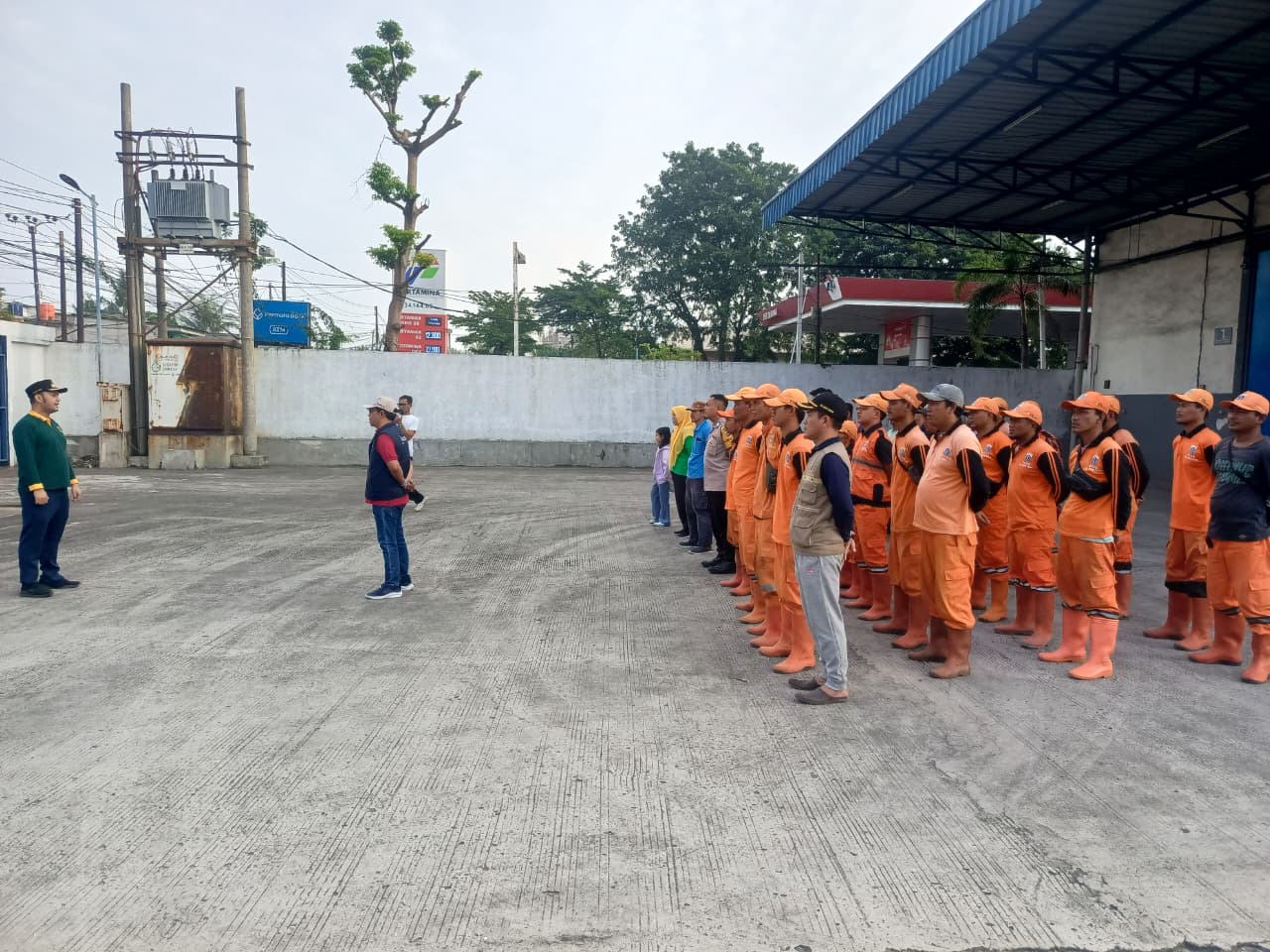 Kerja Bakti Bersama di  RT 04 RW 02 Kamal Muara Perkuat Kebersamaan dan Wujudkan Lingkungan Bersih 5