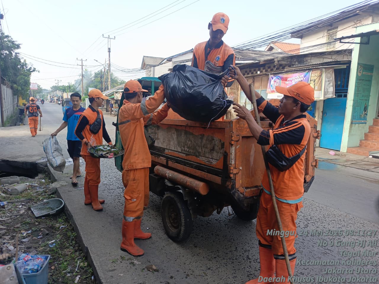 Kerja Bakti Bersama di  RT 04 RW 02 Kamal Muara Perkuat Kebersamaan dan Wujudkan Lingkungan Bersih 4