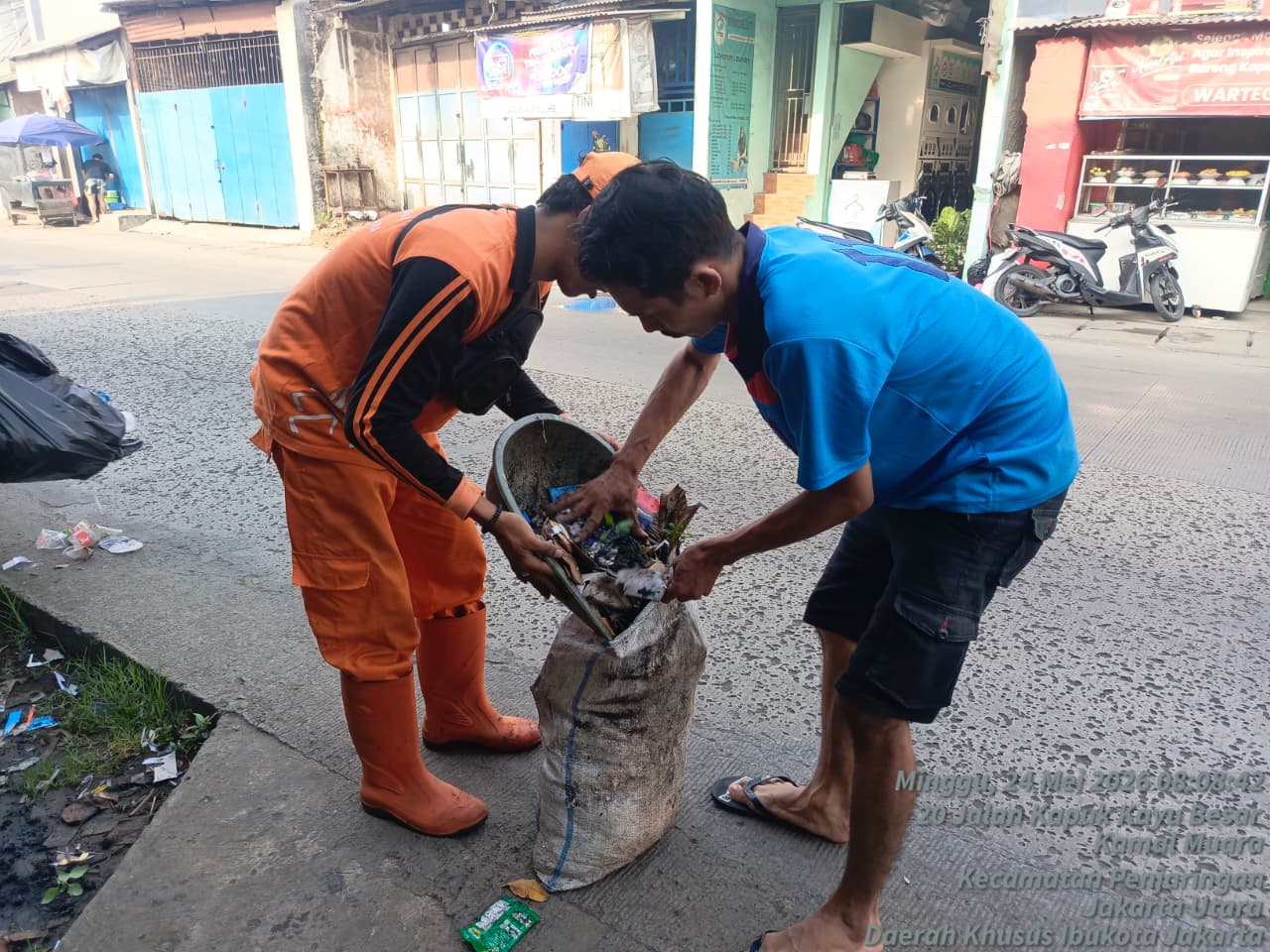 Kerja Bakti Bersama di  RT 04 RW 02 Kamal Muara Perkuat Kebersamaan dan Wujudkan Lingkungan Bersih 2