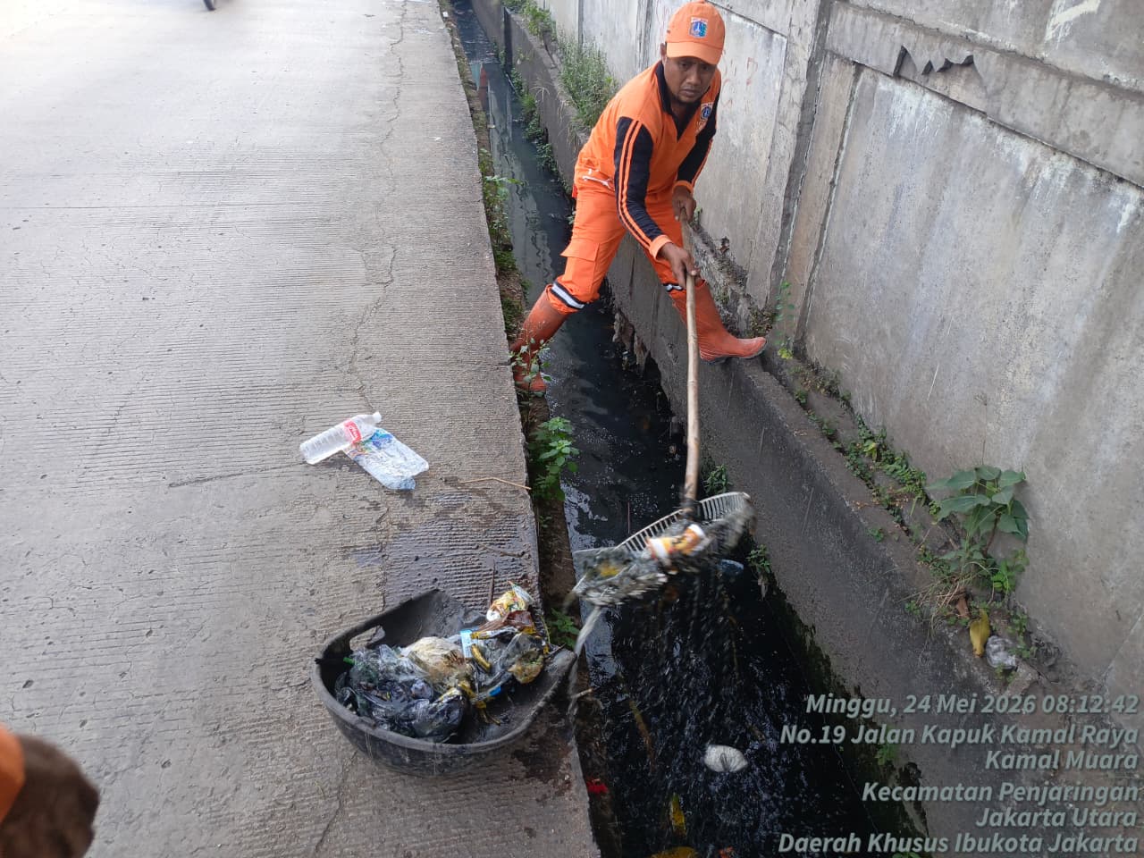 Kerja Bakti Bersama di  RT 04 RW 02 Kamal Muara Perkuat Kebersamaan dan Wujudkan Lingkungan Bersih 3