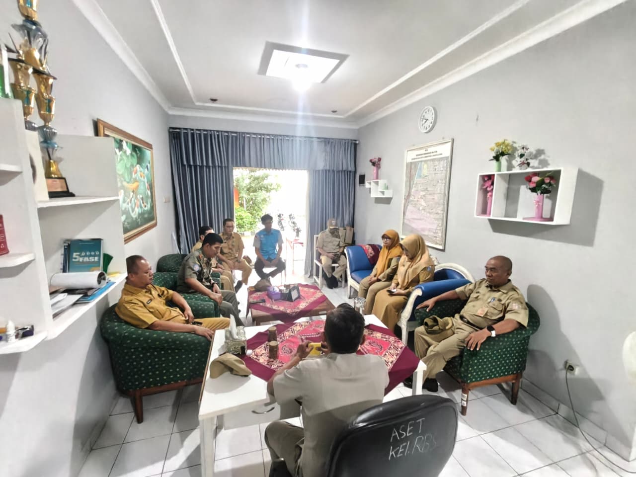 Briefing Pegawai Tingkatkan Koordinasi dan Pelayanan di Kelurahan Rawa Badak Selatan 2