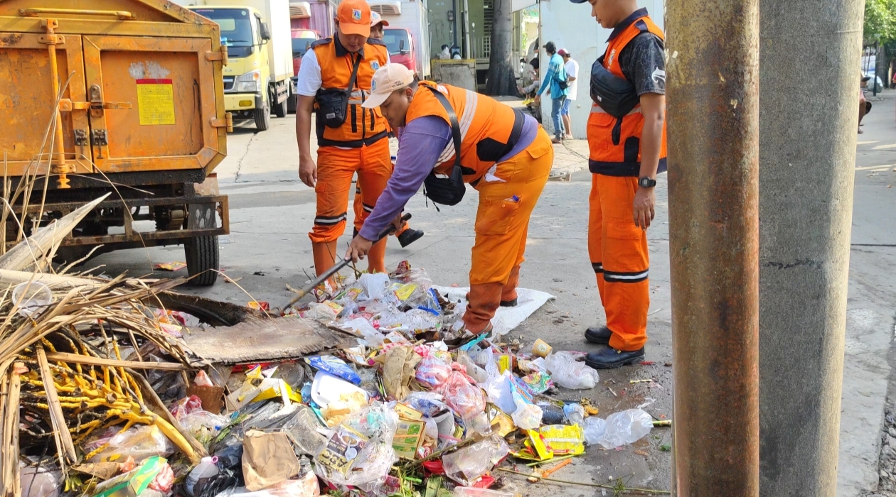 Kerja Bakti di RT 05 RW 06 Papanggo Perkuat Gotong Royong dan Kepedulian Lingkungan 8